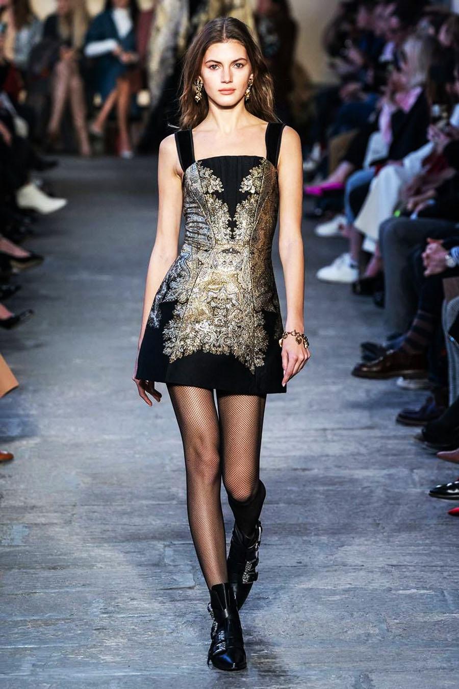 Etro Brocade Rich Gold Black Corset Mini Dress
F/W 2019 Runway Collection
Italian size - 42
Black Gold Metallic Paisley and French Delicate Lace Print Brocade Fabric, Internal Boning, 
Lace-Up Back, Velvet Shoulder Straps, Fully Lined, Side Zip