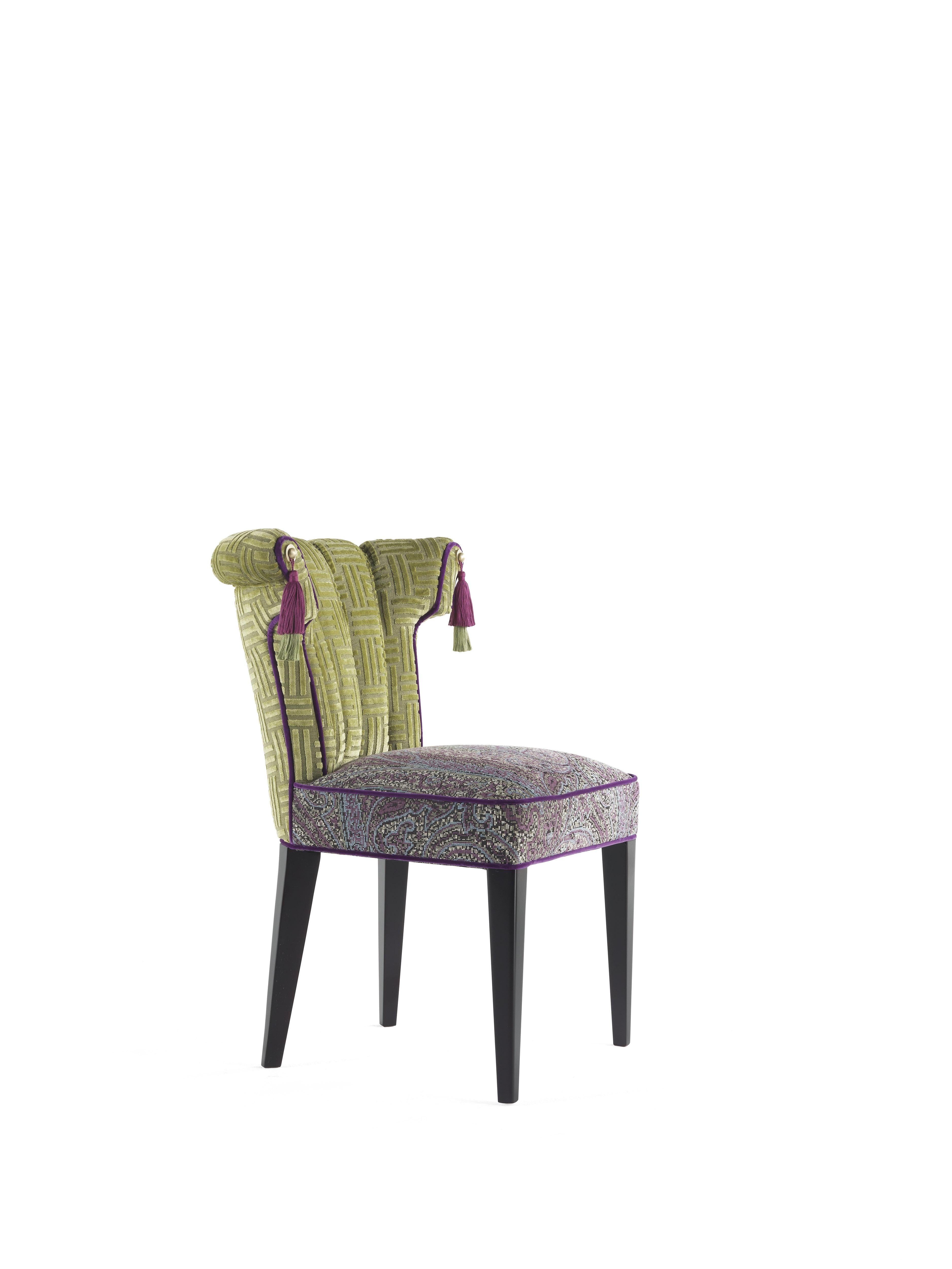 In this original chair, Etro Home Interiors' soul manifests itself in an erudite, ironic and surprising way, interpreting the brand sophistication and spirit of innovation with a playful and extravagant twist. The classic lines of the piece meet the