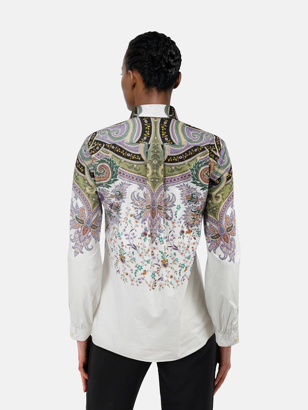 CONDIT ist sehr gut. Das Hemd weist nur minimale Gebrauchsspuren auf. Minimale Abnutzung an der unteren Vorderseite links, wo leichte Verfärbungen auf diesem gebrauchten Etro Designer Wiederverkauf Artikel zu sehen sind.
 

 Einzelheiten
 

 

