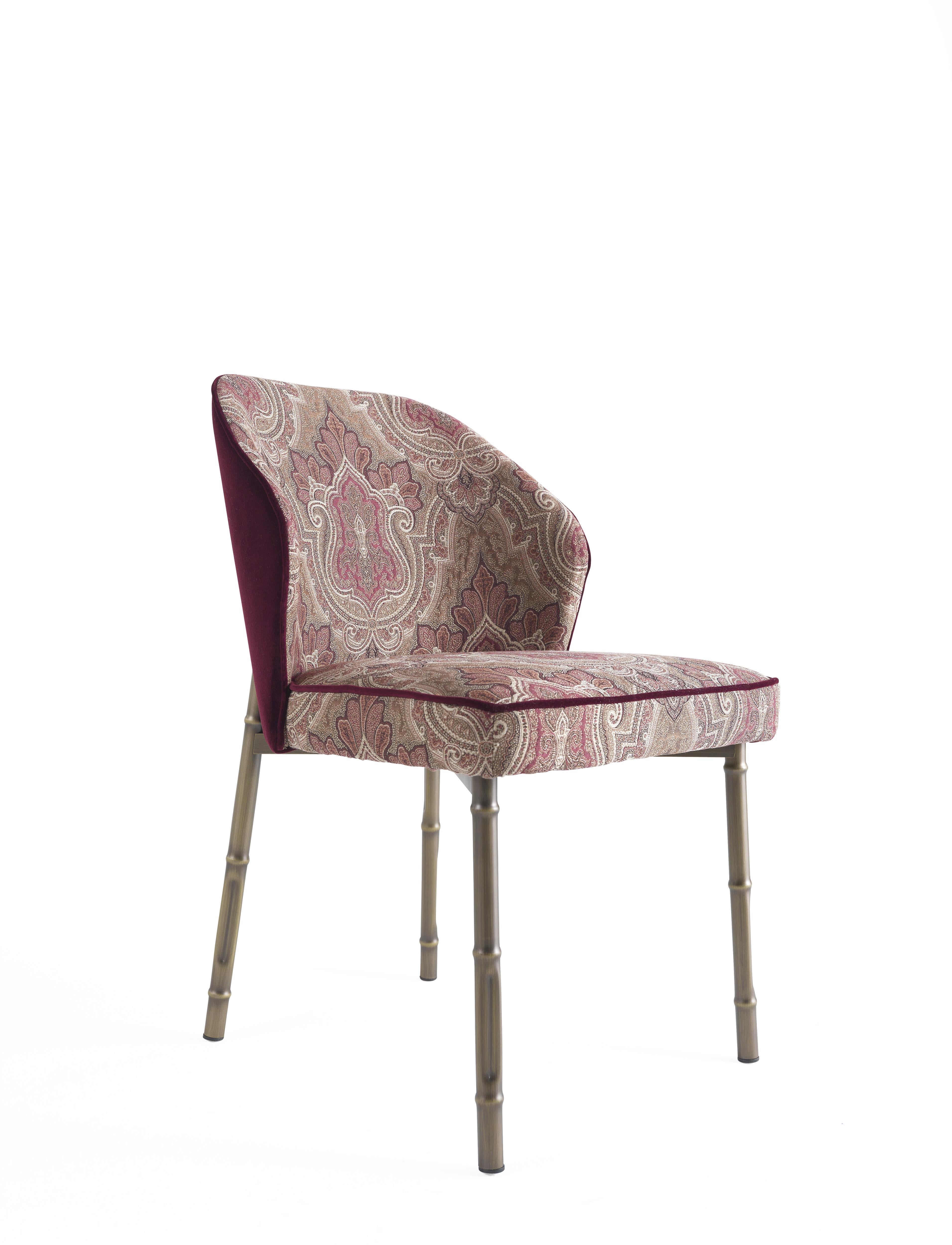 The rich Deosai cashmere of the seat, enhanced by the burgundy velvet piping that also features the back, meets the suggestions of the Asian nature, evoked by the bronzed finish legs with bamboo shape and by the precious monkey applied to the back,