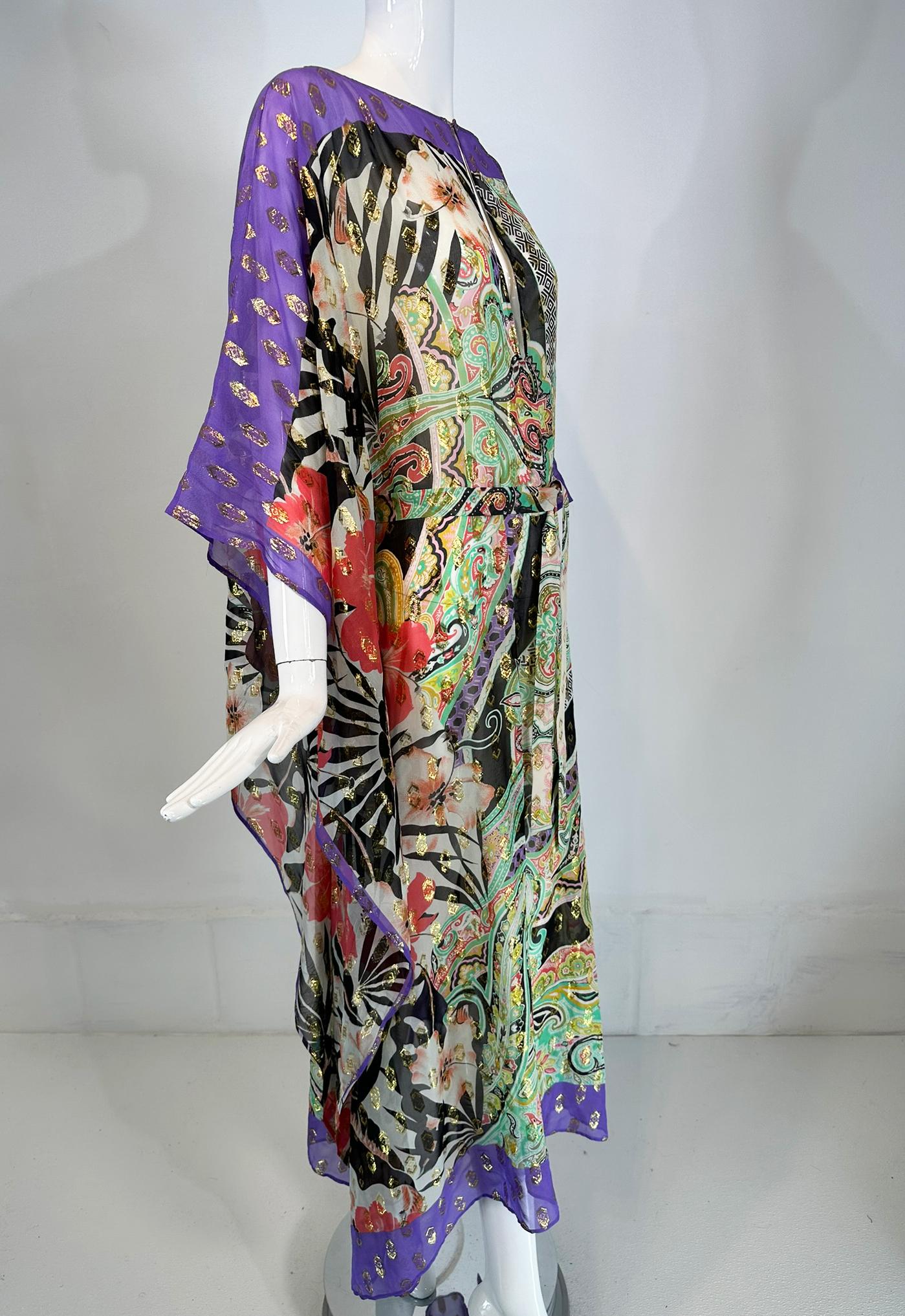 Gris Etro Caftan transparent en soie imprimée or métallisé avec ceinture  Moyen en vente