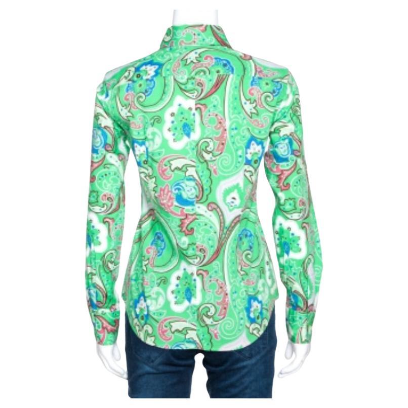 Portez ce short amusant de la marque Etro. Confectionné en coton, il arbore un ravissant imprimé paisley floral vert. Il est idéal pour les journées décontractées et est doté d'un col, de manches longues à revers, d'un bouton sur le devant et d'une
