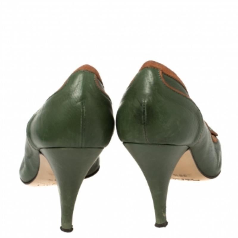Women's Etro Green Leather Logo Embellished Pointed Toe Pumps Size 38.5 For Sale