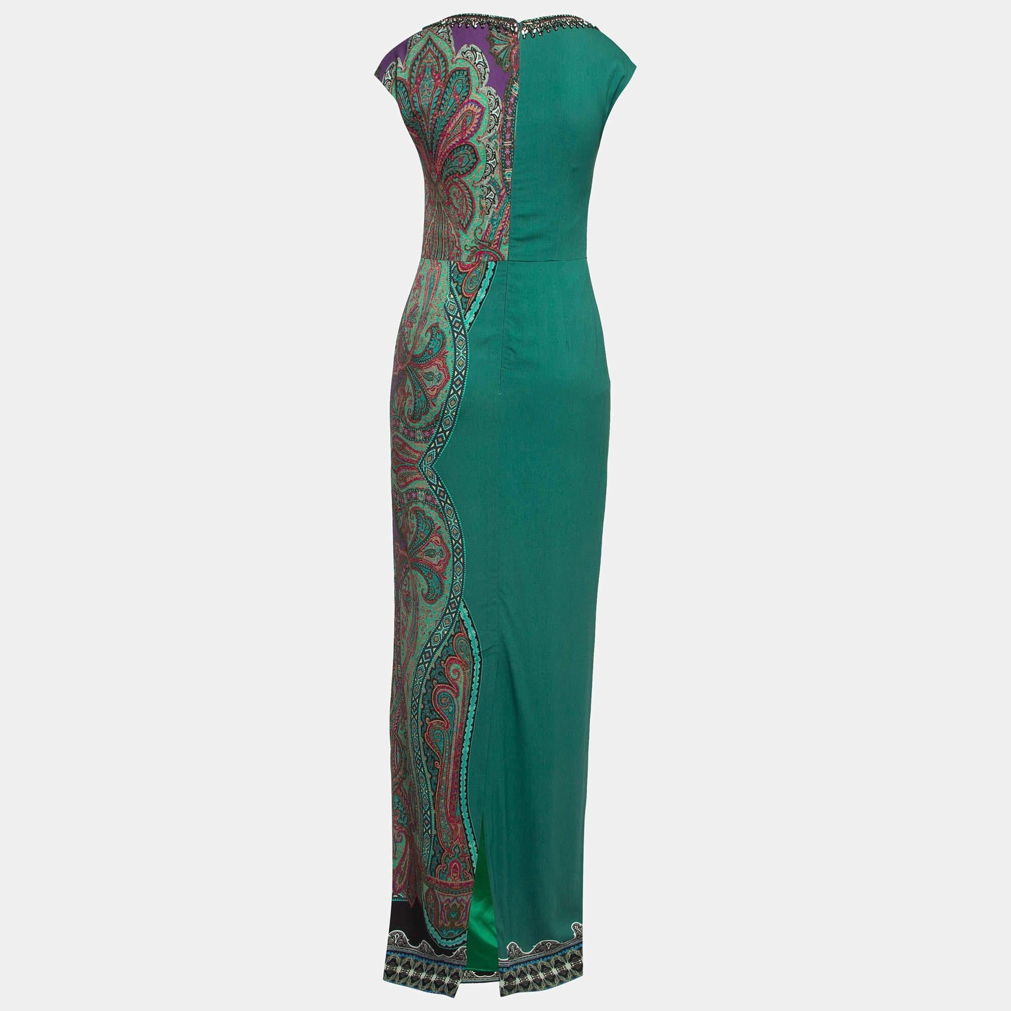 Cette robe Eleg présente des détails élégants et une silhouette chic. Dotée de magnifiques imprimés et embellissements, cette robe se porte aussi bien avec des chaussures plates qu'avec des chaussures à talons.