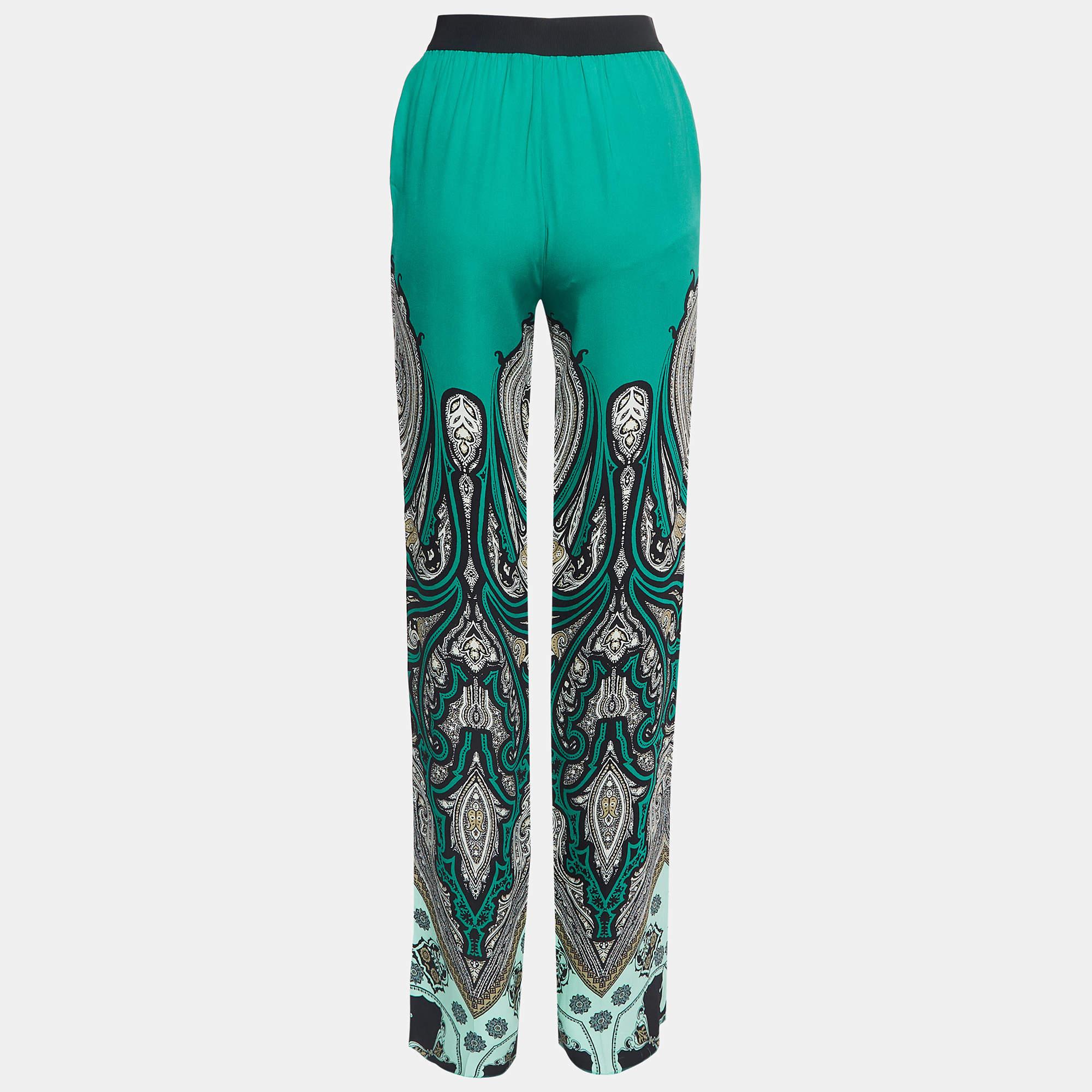 Un pantalon impeccablement taillé est un élément essentiel d'une garde-robe bien organisée. Ces pantalons de créateur sont finement cousus pour vous donner l'allure souhaitée et un confort tout au long de la journée.