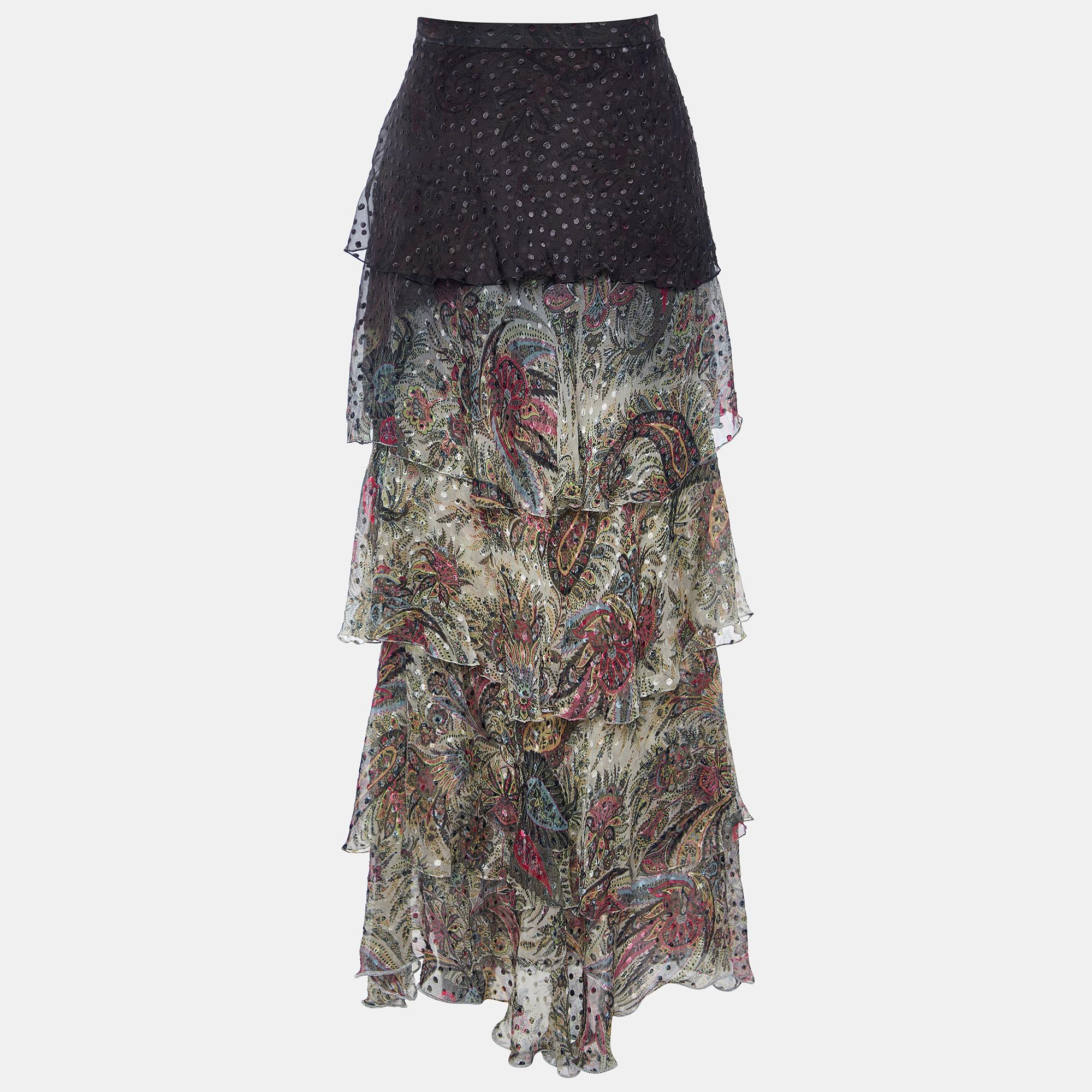 Treat yourself to this gorgeous skirt from Etro. Tailored using silk blend fabric, the skirt has paisley prints and beautiful tiers to create a lovely shape.

