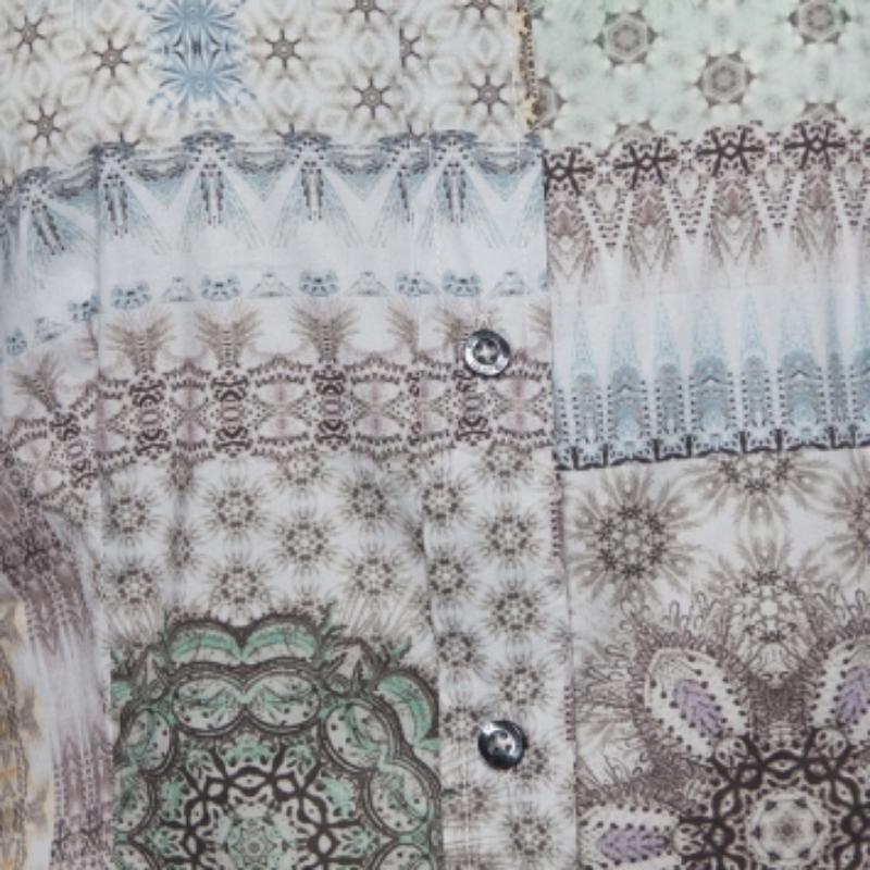 Questa camicia dal design vivace di Etro darà un tocco di vivacità al tuo look quotidiano. Realizzata in misto cotone, questa bellissima camicia multicolore ha una silhouette elegante, chiusura frontale con bottoni, stampe Silhouette e maniche