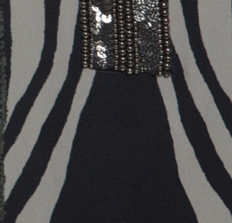 Etro Grey Zebra Print Embellished Neckline Shift Dress M In condizioni ottime in vendita a Dubai, Al Qouz 2