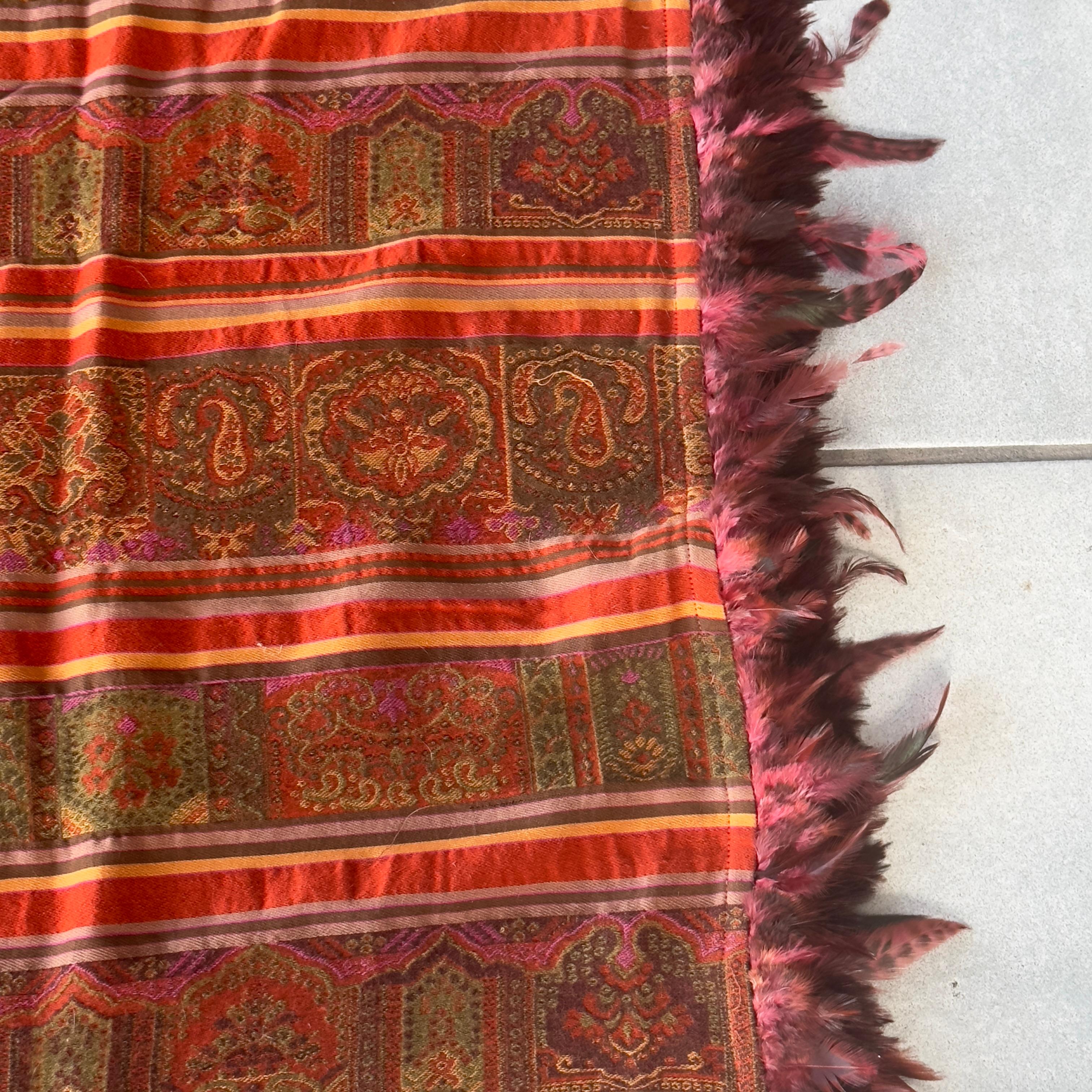 Etro Home Collection - Quadratischer Paisley-Schal mit Federn, Made in Italy im Zustand „Hervorragend“ im Angebot in Basaluzzo, IT