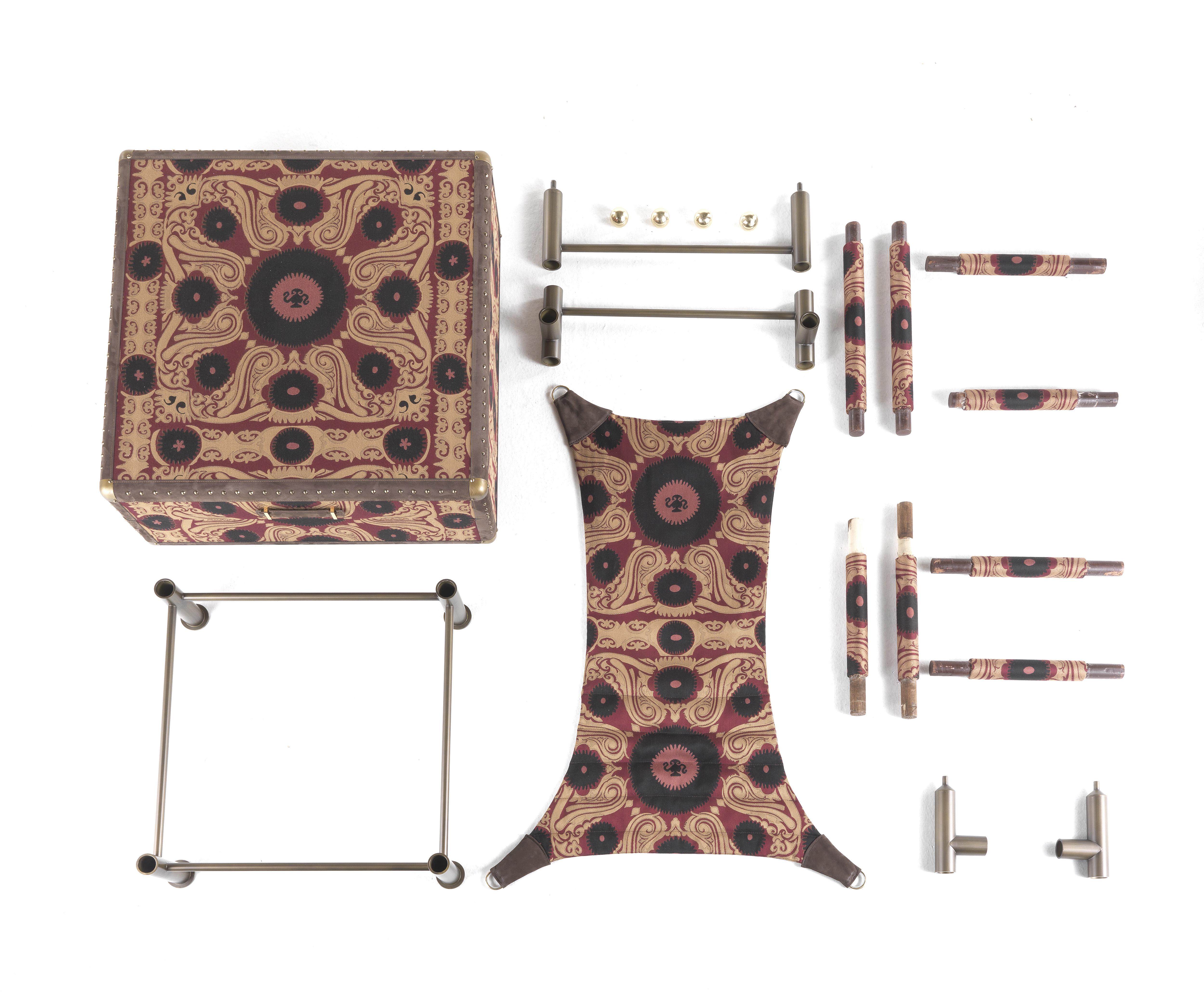 Babel-Stuhl des 21. Jahrhunderts aus Bukhara-Stoff und Metall von Etro Home Interiors im Zustand „Neu“ im Angebot in Cantù, Lombardia