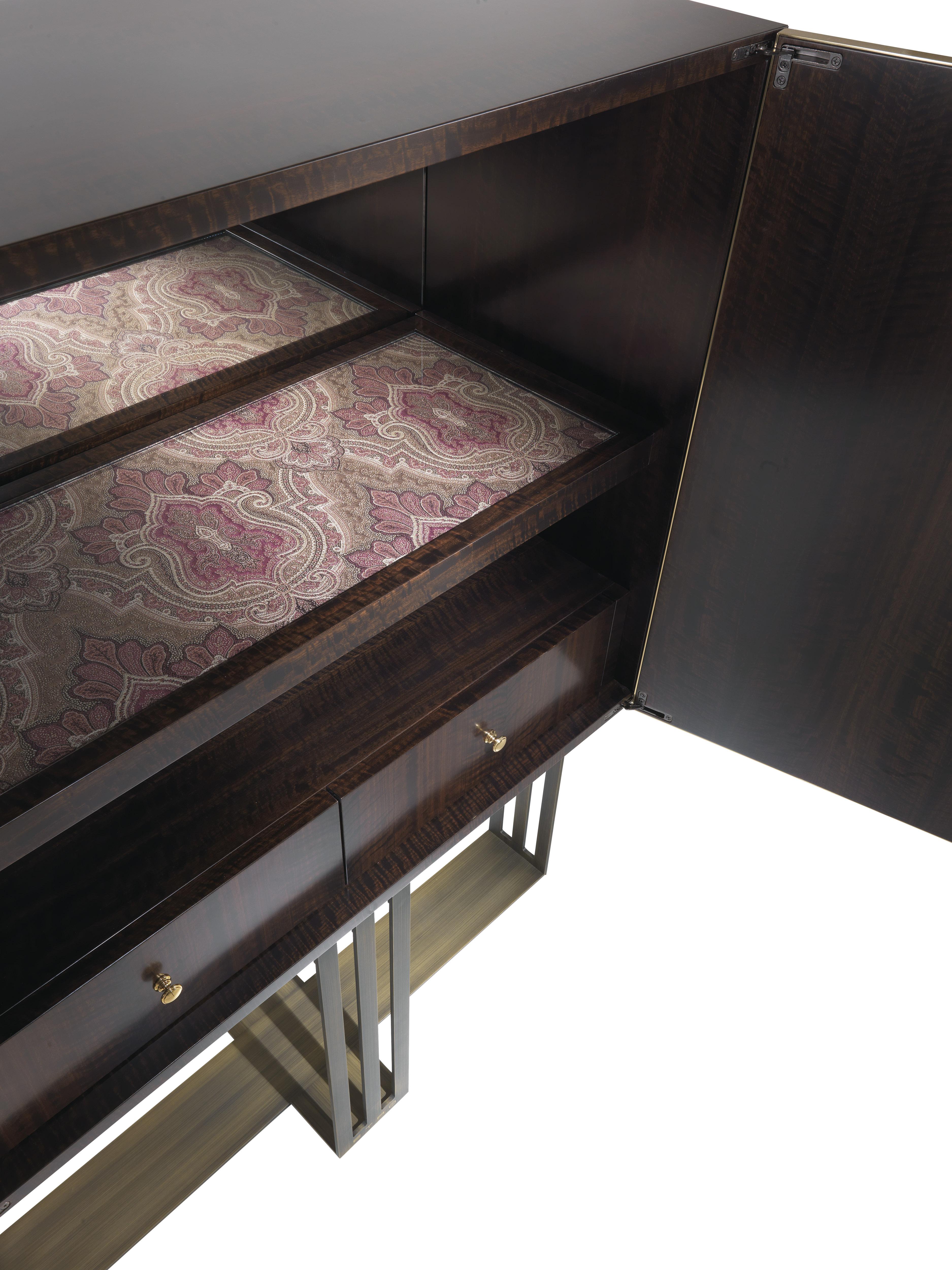 Klee-Barschrank aus Holz und Metall des 21. Jahrhunderts von Etro Home Interiors (Patiniert) im Angebot