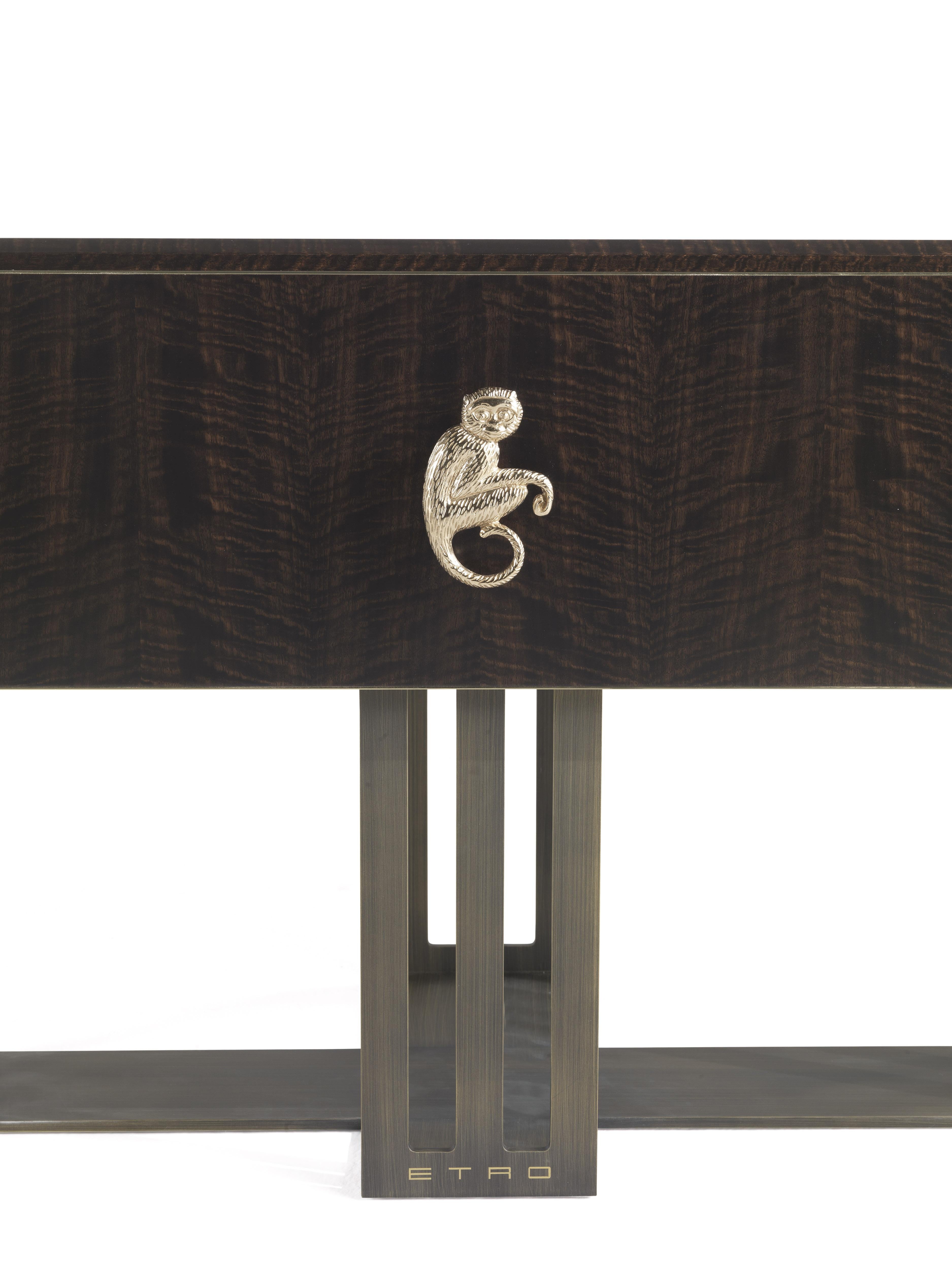 Nachttisch Klee aus Holz und poliertem Messing des 21. Jahrhunderts von Etro Home Interiors (Moderne) im Angebot
