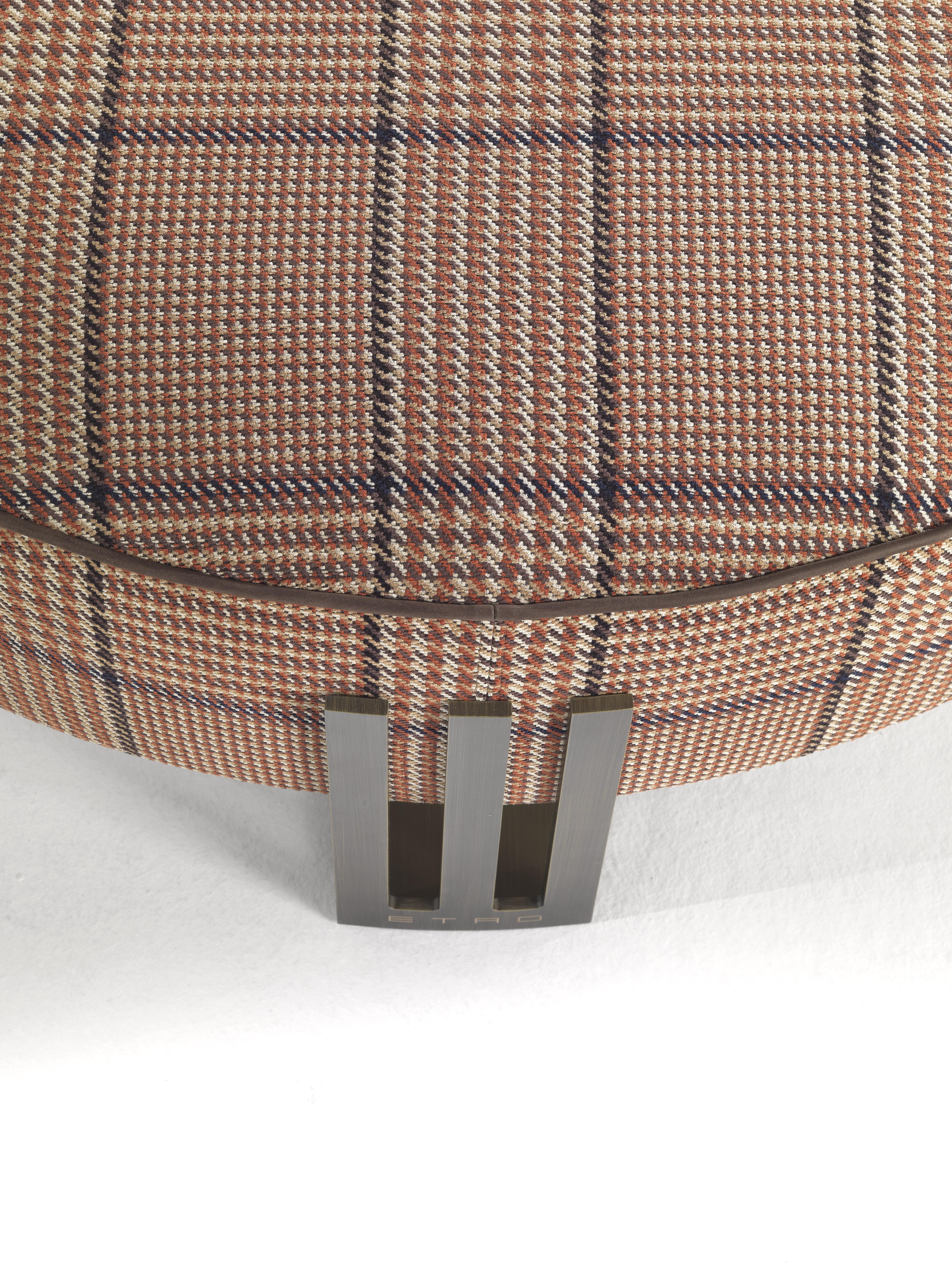 Moderno Pouf Klee del XXI secolo in tessuto e metallo di Etro Home Interiors in vendita