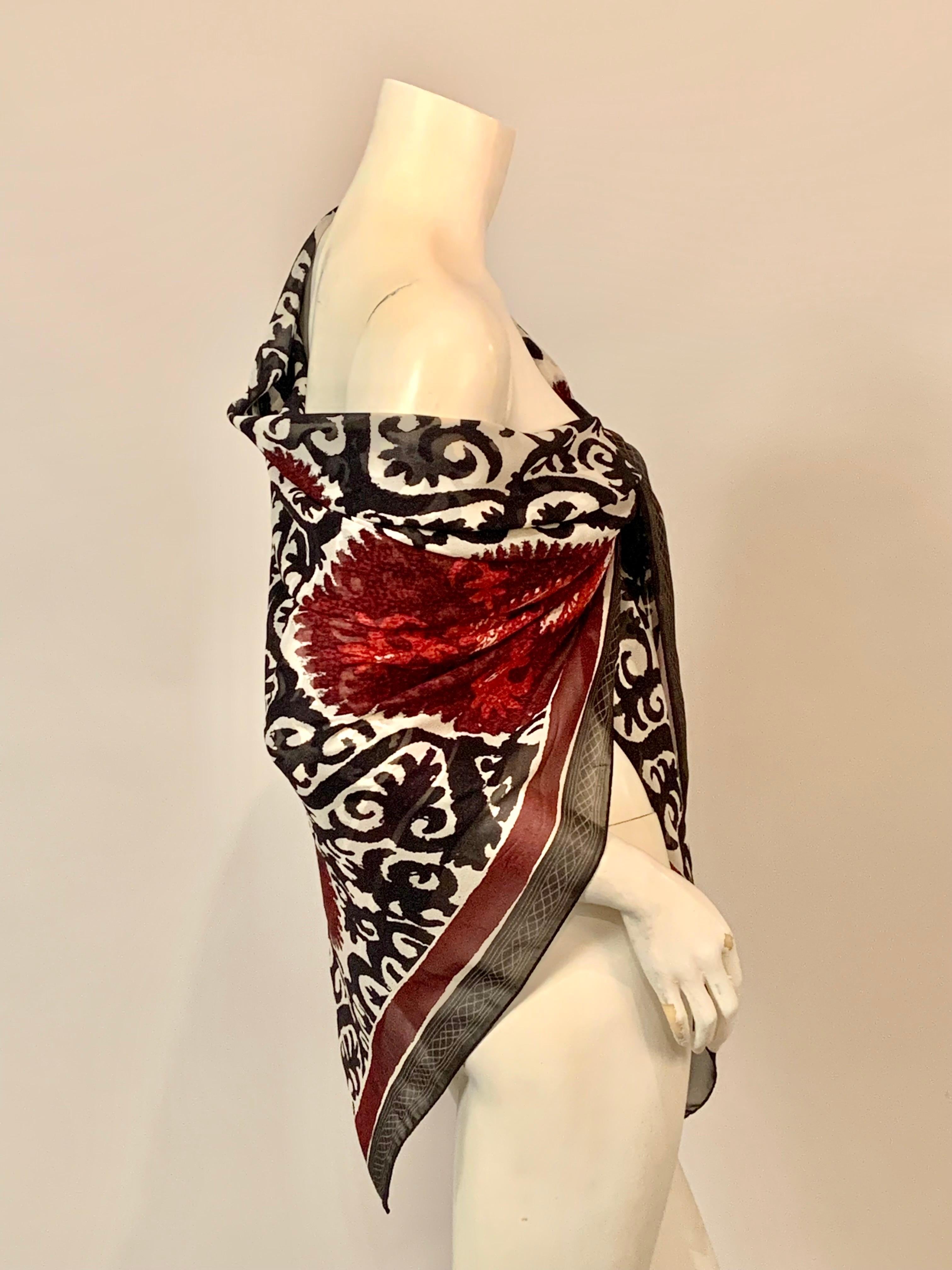 Donna Scialle grande in chiffon di seta bianca e nera di Etro in vendita