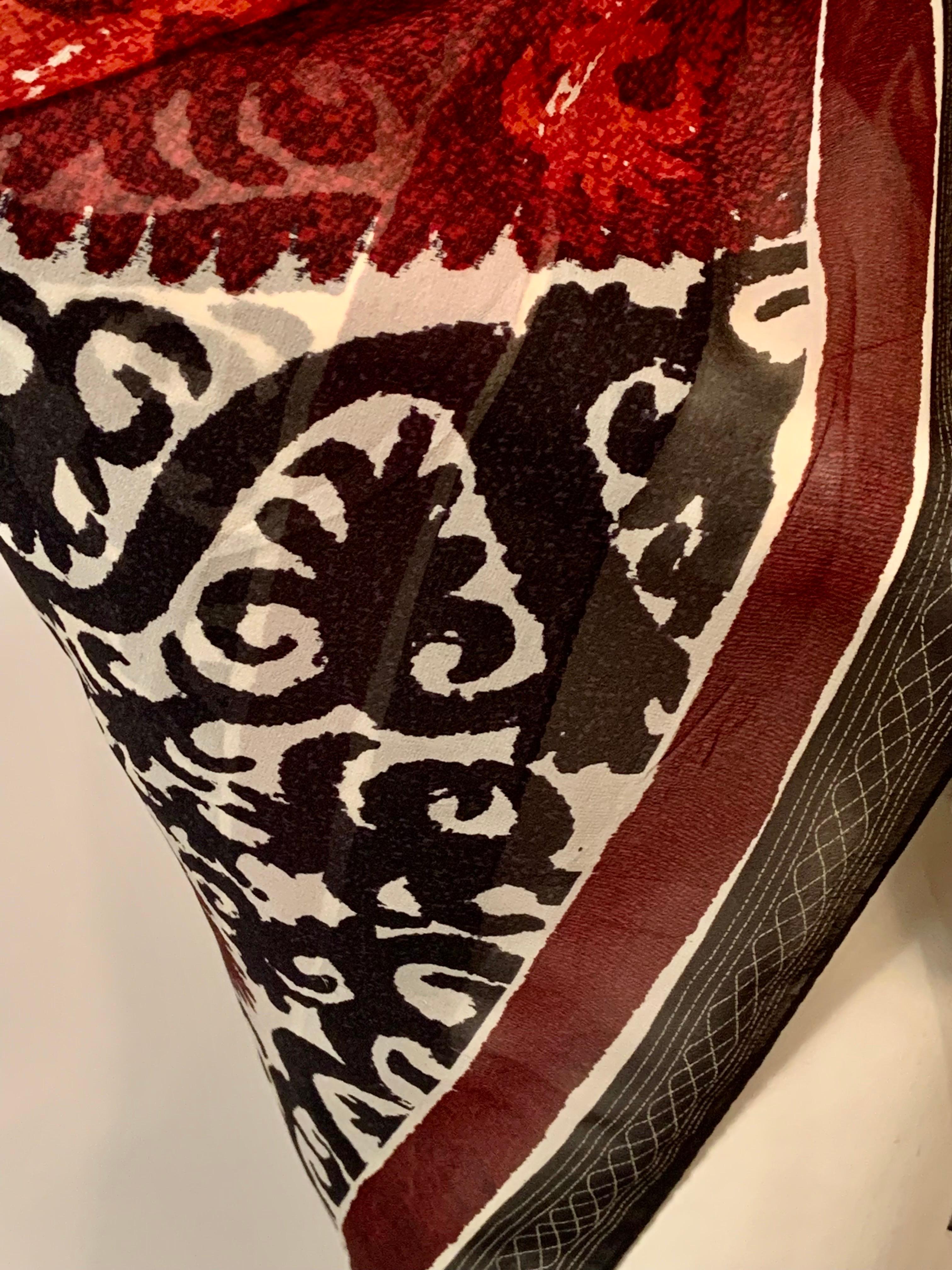 Scialle grande in chiffon di seta bianca e nera di Etro in vendita 2