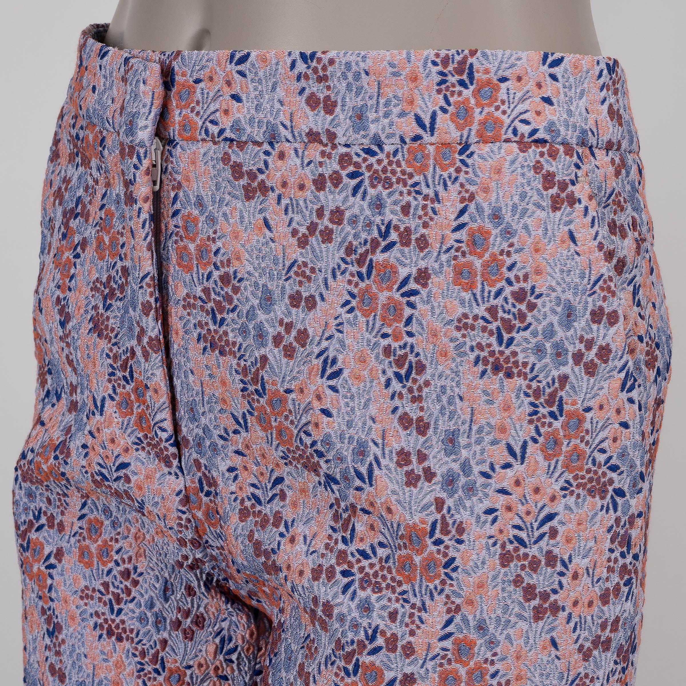 ETRO hellblau & rosa 2024 MICRO FLORAL JACQUARD FLARED Hose 40 S im Zustand „Hervorragend“ im Angebot in Zürich, CH