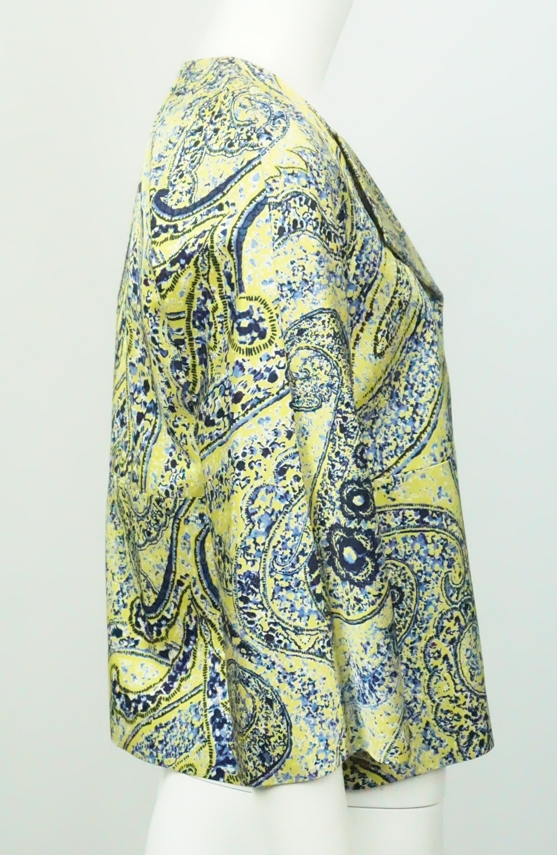 Etro Lime Green and Blue Silk Print Jacket - 38 This perfect summer jacket has a vibrant yet fresh silk print, is fully lined, has 2 interior large snaps, and 3/4 sleeves. The jacket is in excellent condition.
Measurements are as follows:
Bust 