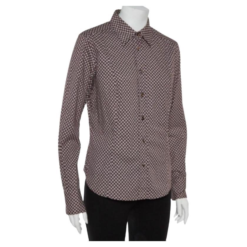 To be worn with casual bottoms, this shirt by Etro will help you nail many looks in style. It is tailored from a cotton blend and designed with floral prints all over, long cuff sleeves, front buttons, and a simple collar.