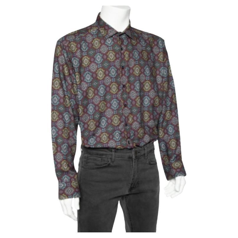 Le camicie Etro sono progettate con un occhio di riguardo sia al comfort che al lusso, in modo che tu possa indossarle a lungo. Questo numero marrone è realizzato in misto cotone e ha una buona vestibilità. Le maniche lunghe con polsini, il colletto
