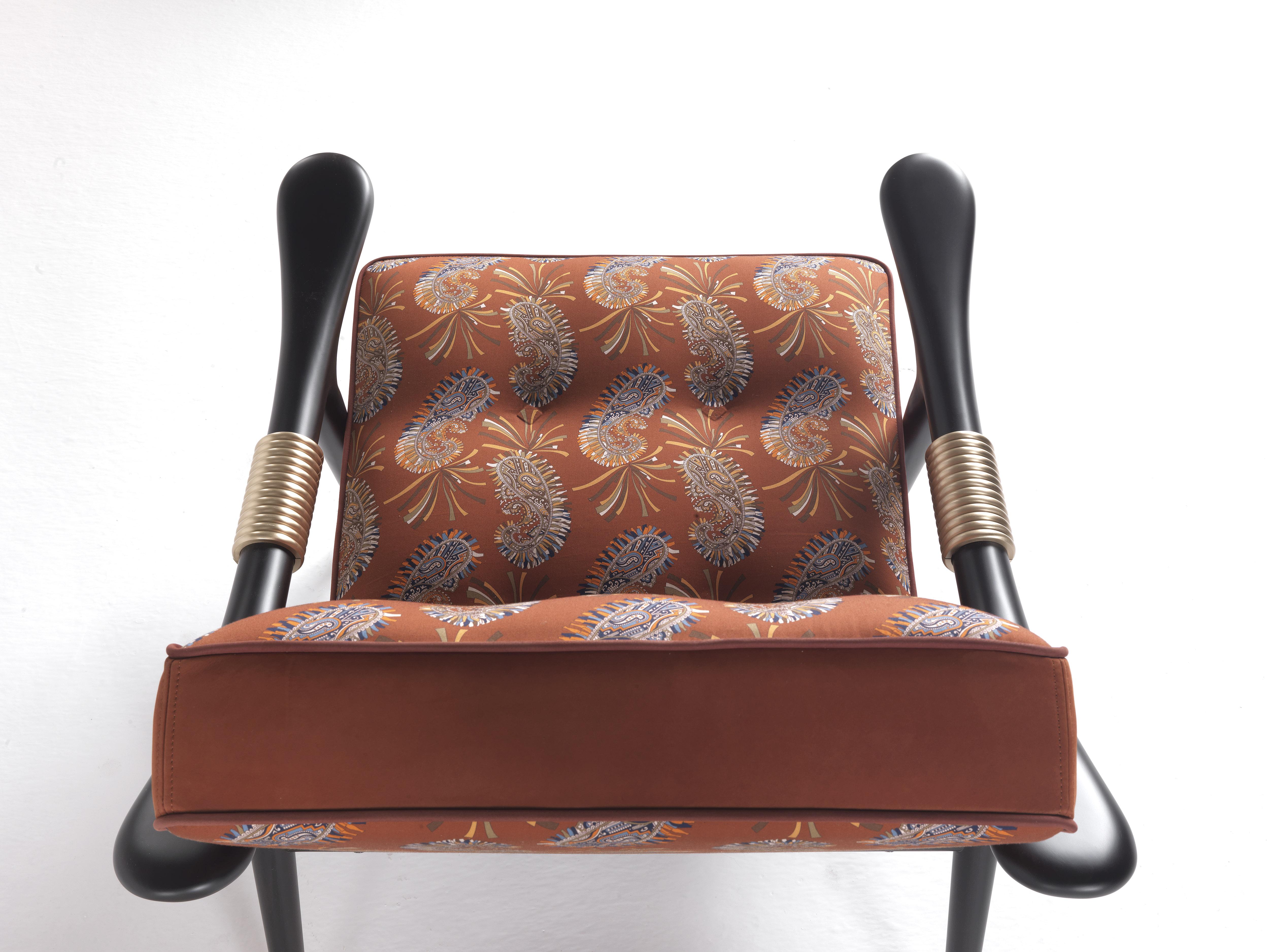 Masai-Sessel des 21. Jahrhunderts aus Wodabe-Stoff von Etro Home Interiors im Zustand „Neu“ im Angebot in Cantù, Lombardia