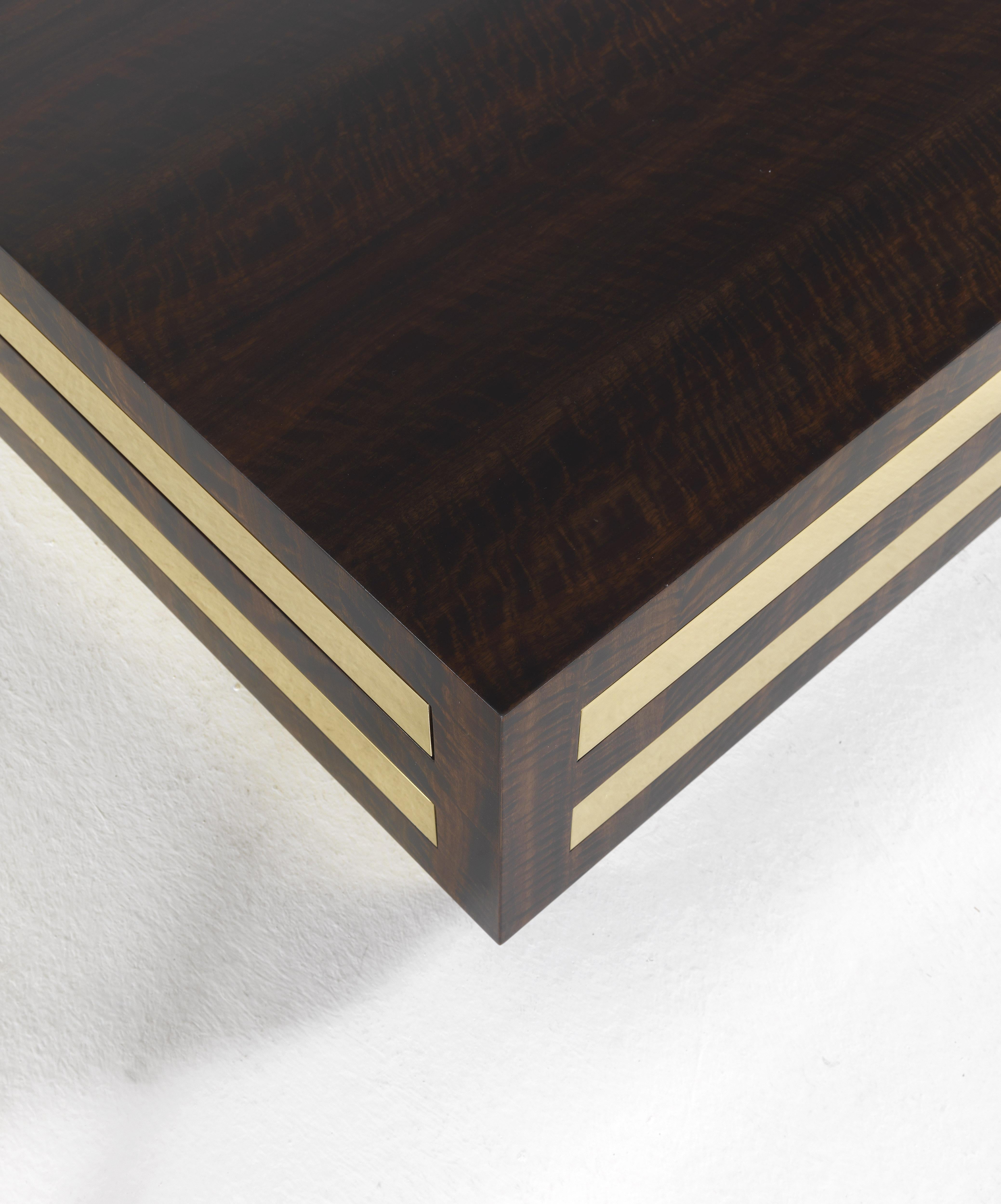 XXIe siècle et contemporain Table centrale Meret du 21e siècle en bois et cachemire foncé par Etro Home Interiors en vente