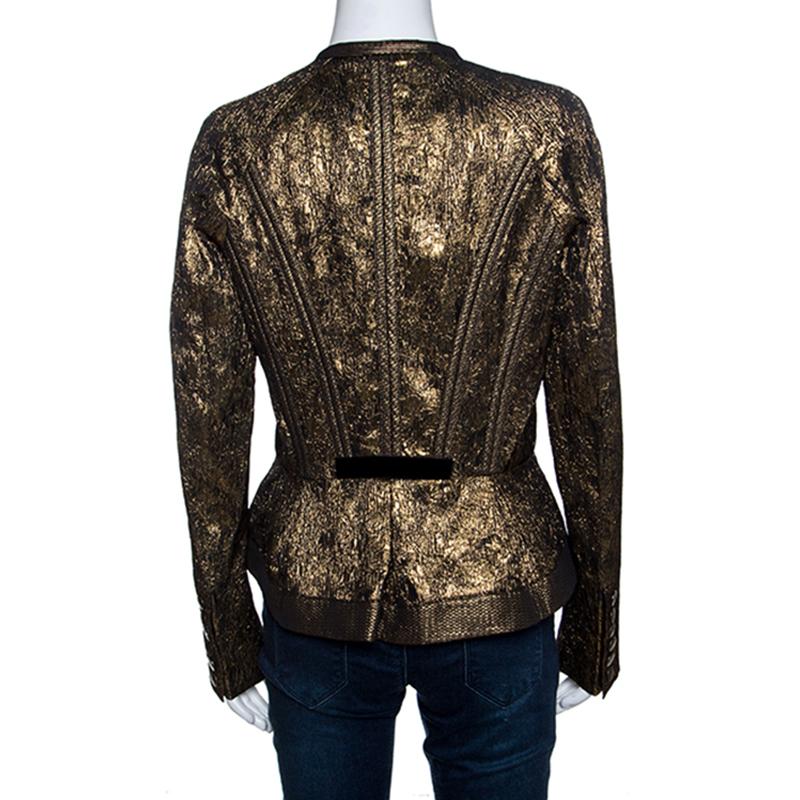 Gorgeous and comfortable, this jacket from the house of Etro will make others nod in admiration. The fabulous metallic blazer is tailored from quality fabrics, and it features a peplum silhouette, textured finish, front buttoned fastening and long