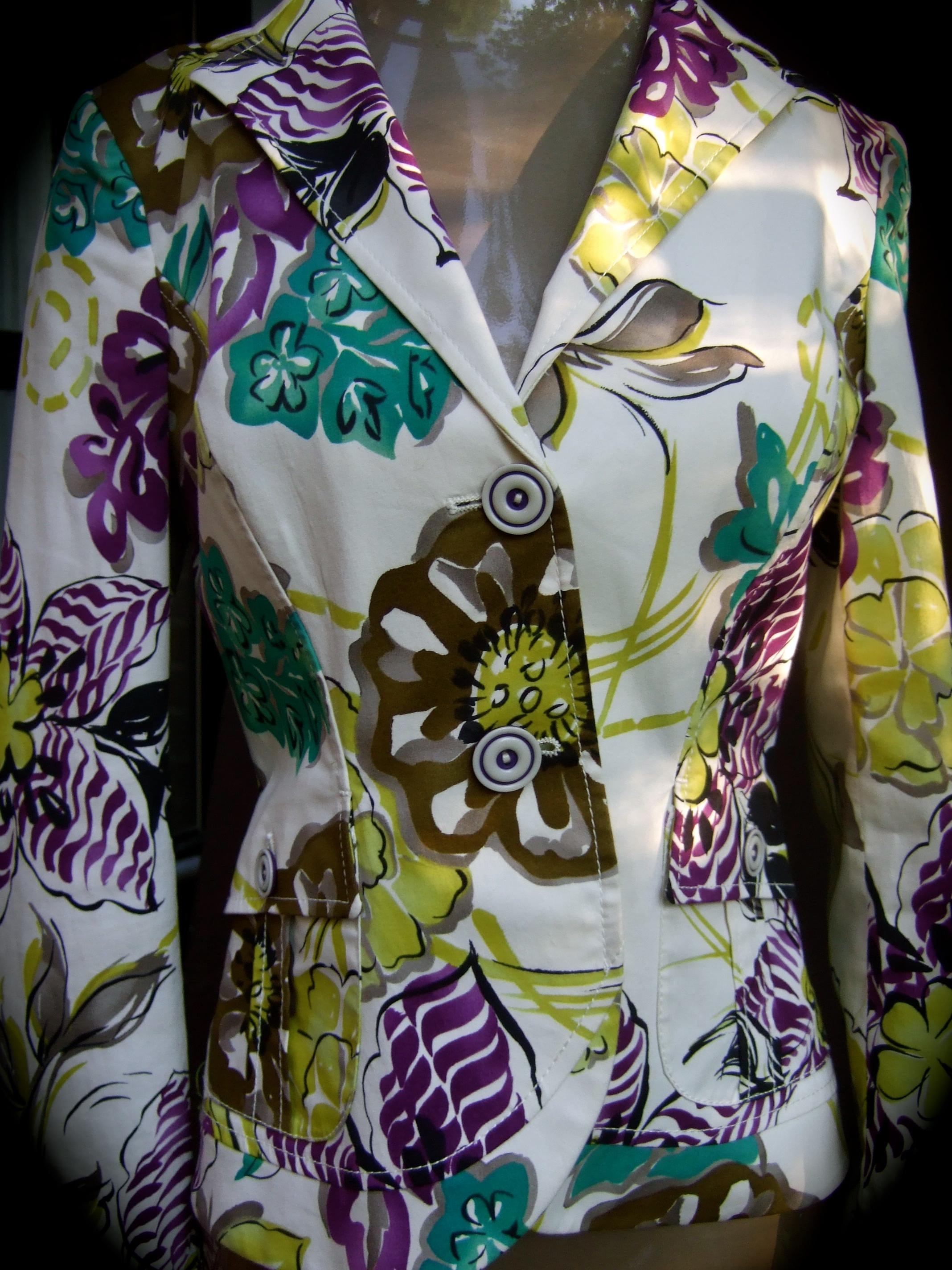 Etro Milano Crisp Vibrant Floral Print Cotton Jacket Size 42  21st c  For Sale 6