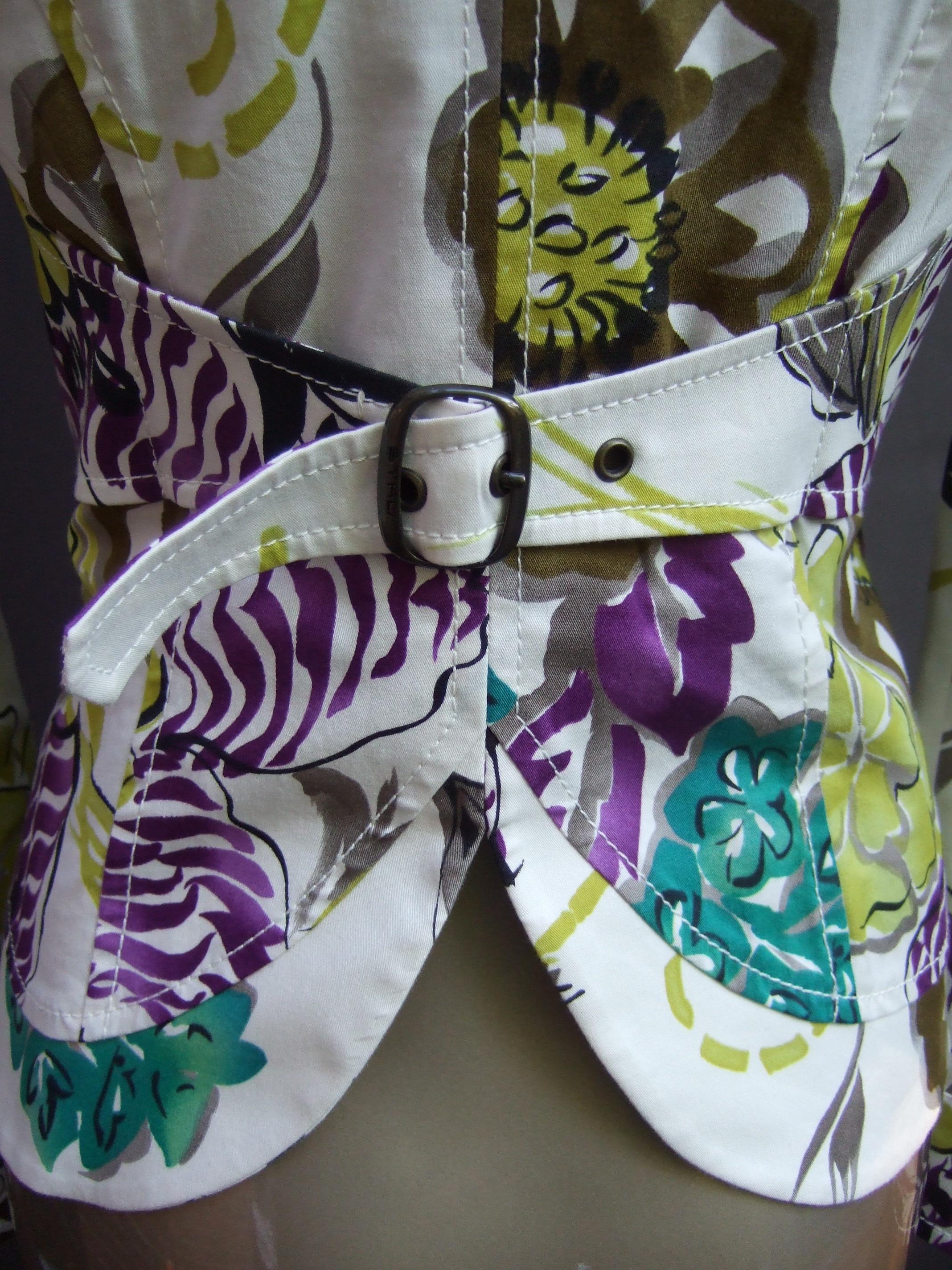 Etro Milano Crisp Vibrant Floral Print Cotton Jacket Size 42  21st c  In Good Condition For Sale In University City, MO