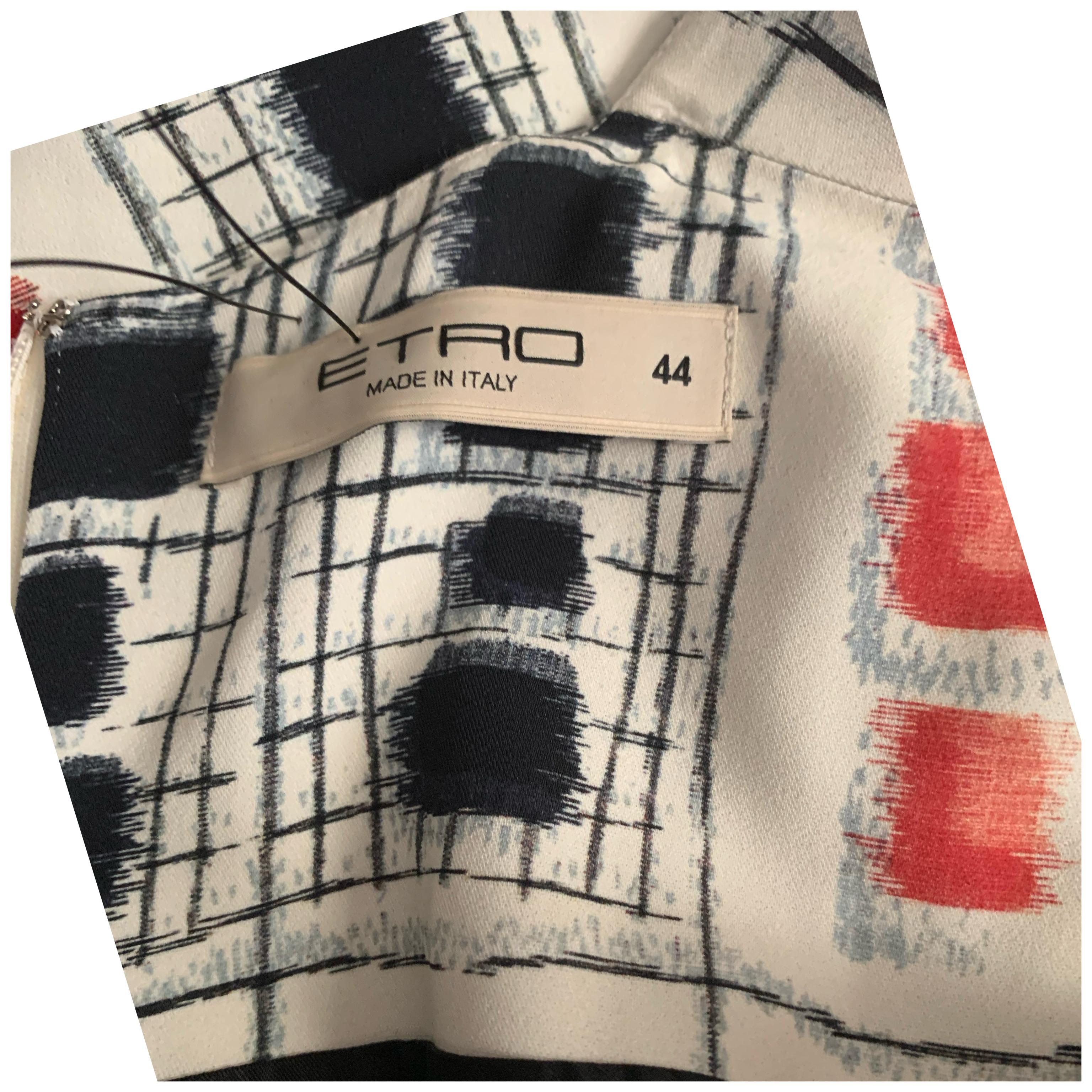 A very modern abstract print dress by Milan fashion house, Etro. This very chic dress has a interesting solid black inset that is shaped to the body down the front of the dress. longer silhoette passed the new looks very fresh. Italian size: 44.