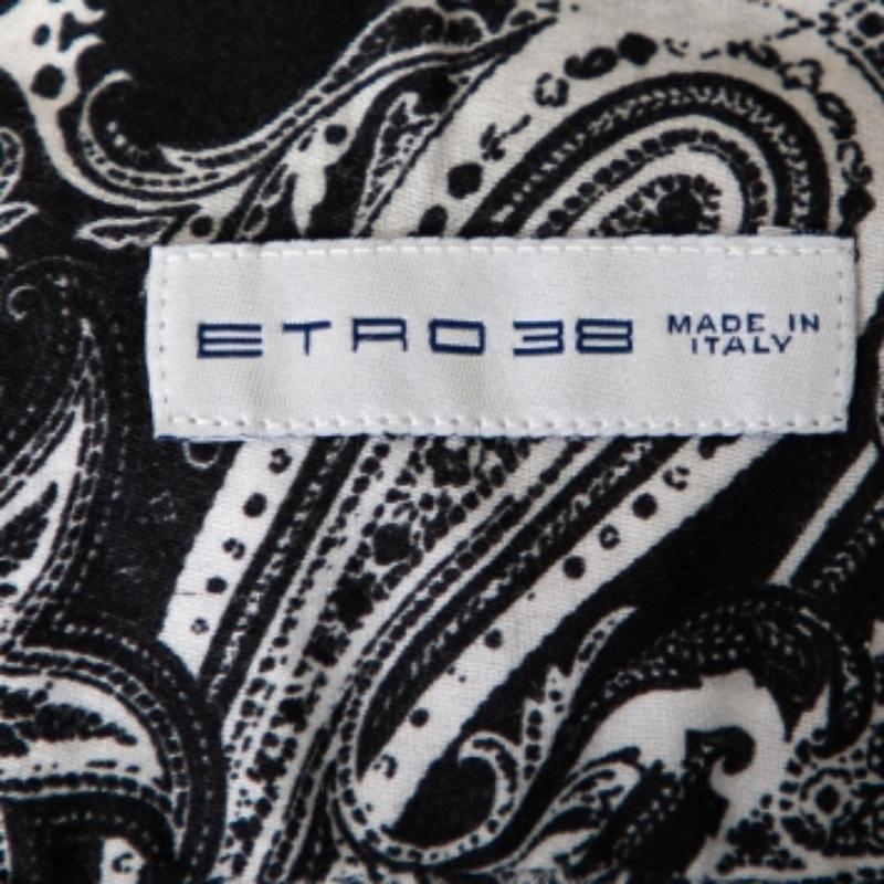 Effortlessly stylish, this Etro shirt is great for casual days. Crafted from cotton, it carries lovely hues and flaunts interesting paisley prints throughout. It has long sleeves, a collar, and a button front. It will pair well with dark jeans and