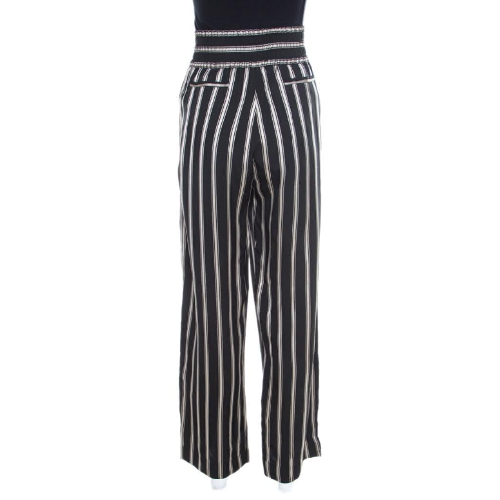 Those fun outings with friends call for everything smart and casual just like these lovely pants from Etro. These monochrome pants feature a striped pattern all over. They flaunt an elasticised waist and wide-leg silhouette and can be paired well