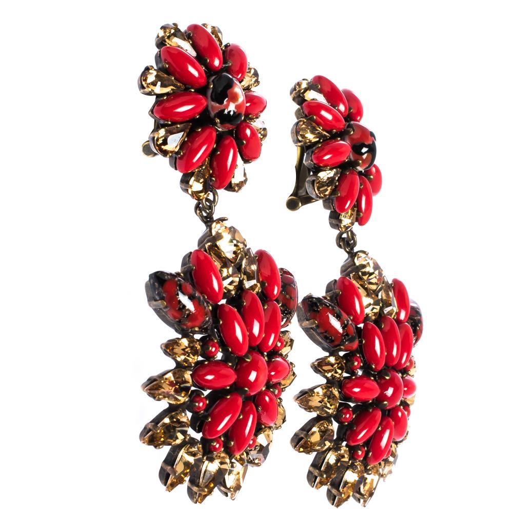 Designed in the most casually chic and bohemian gold-tone metal, these Etro earrings are perfect for both day time casual and chic occasions. Featuring red cabochon stones and crystal assembled to form a floral shape, this pair is easy to wear with