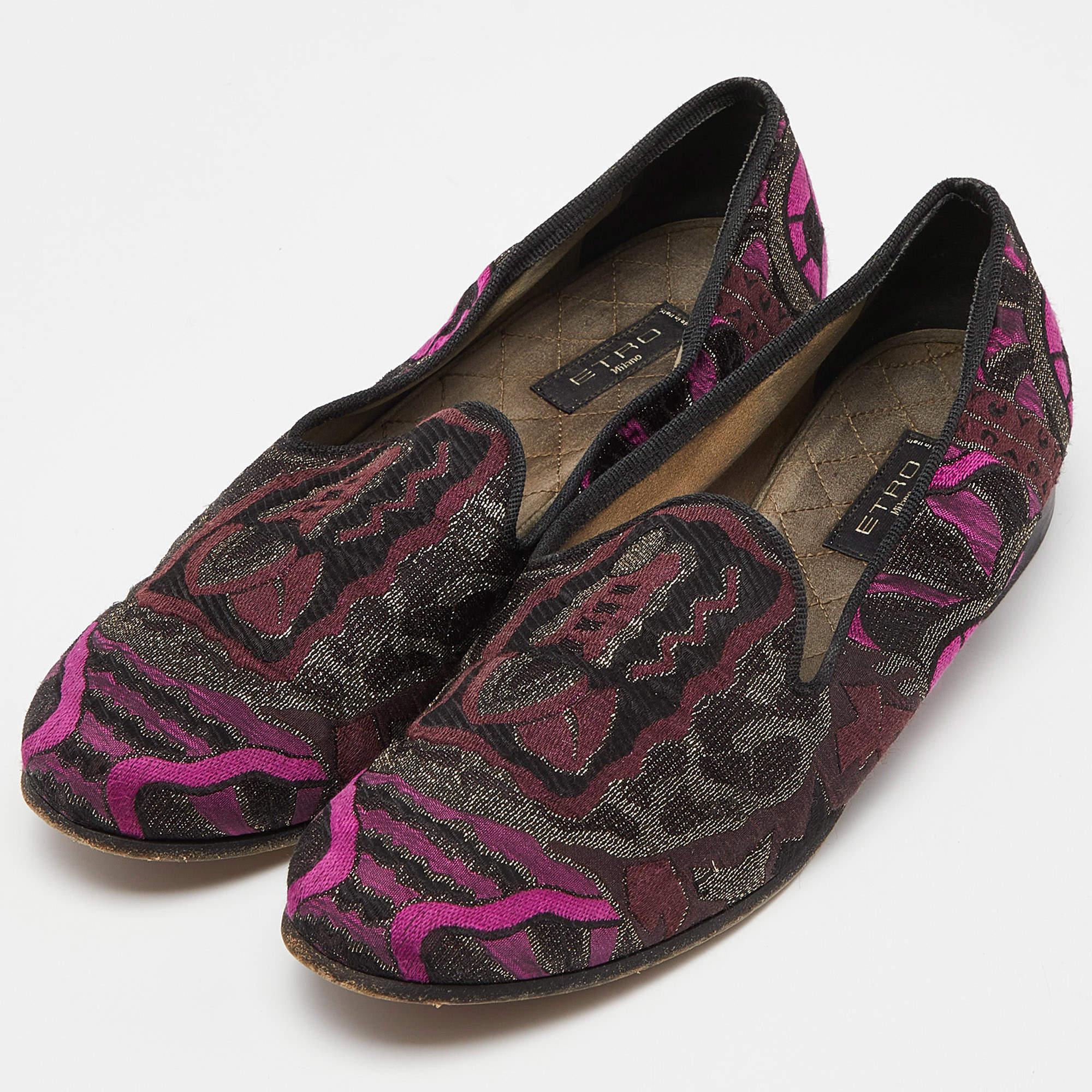 Let this comfortable pair be your first choice when you're out for a long day. These Etro shoes have well sewn uppers beautifully set on durable soles.