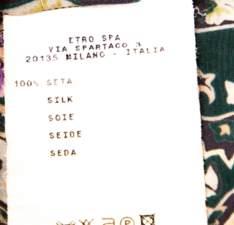 Un altro classico della casa di Etro, questa camicia ha un design meraviglioso. Se il tuo stile è elegante e femminile, questa camicia è la scelta perfetta per te. Realizzata in seta, questa comoda creazione presenta maniche lunghe, bottoni frontali