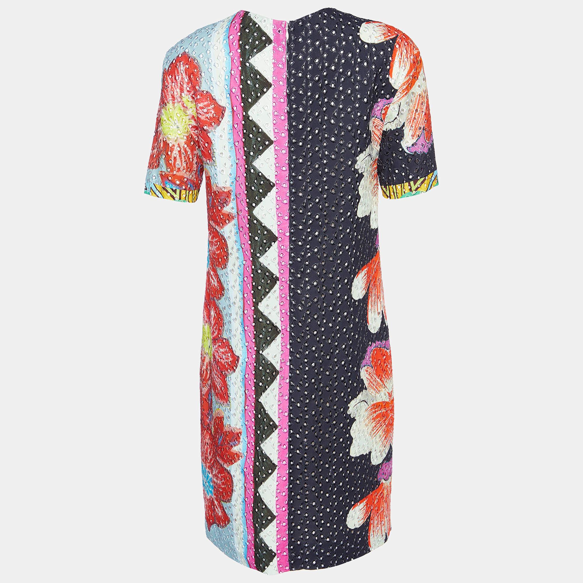 Refresh your summer wardrobe by adding this beautiful dress from Etro. Creatively made and featuring a poised style this dress will make you look absolutely elegant.