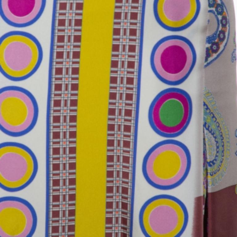 Stylish and colorful, this must-have Etro skirt will make a statement wherever you go. It has been crafted from quality silk and comes in lovely multicolored hues. It has a pleated exterior, flattering silhouette and a zip closure.