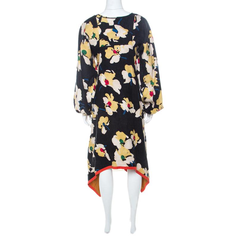 Beautiful to look at, this wrap dress from Etro will delight your fashion tastes. This dress is made of quality fabrics and designed with a floral print all over. It also carries a round neckline and wrap-around tie details at the front. Graceful