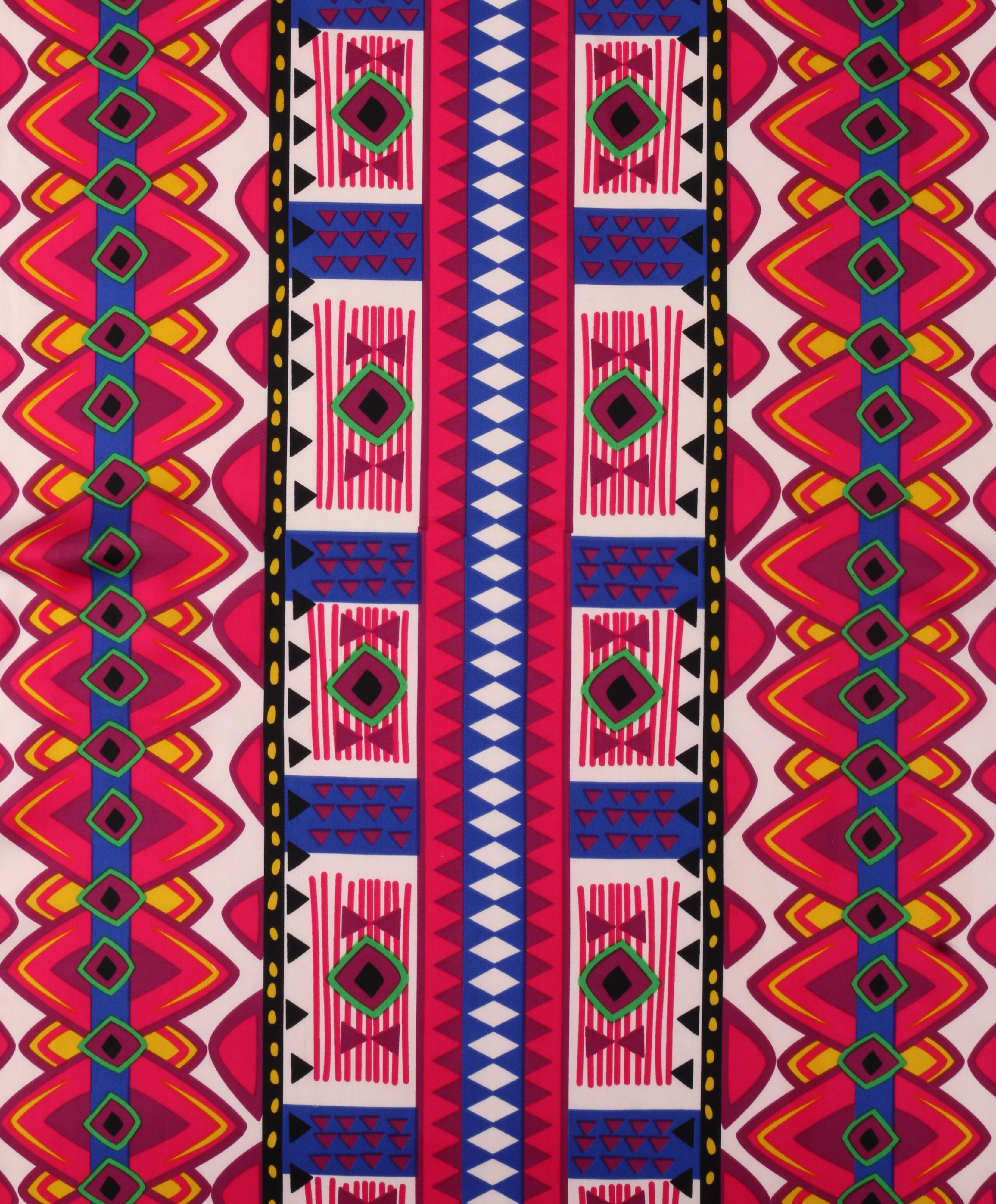 ETRO - Écharpe oblongue à franges en soie à imprimé tribal géométrique multicolore en vente 1
