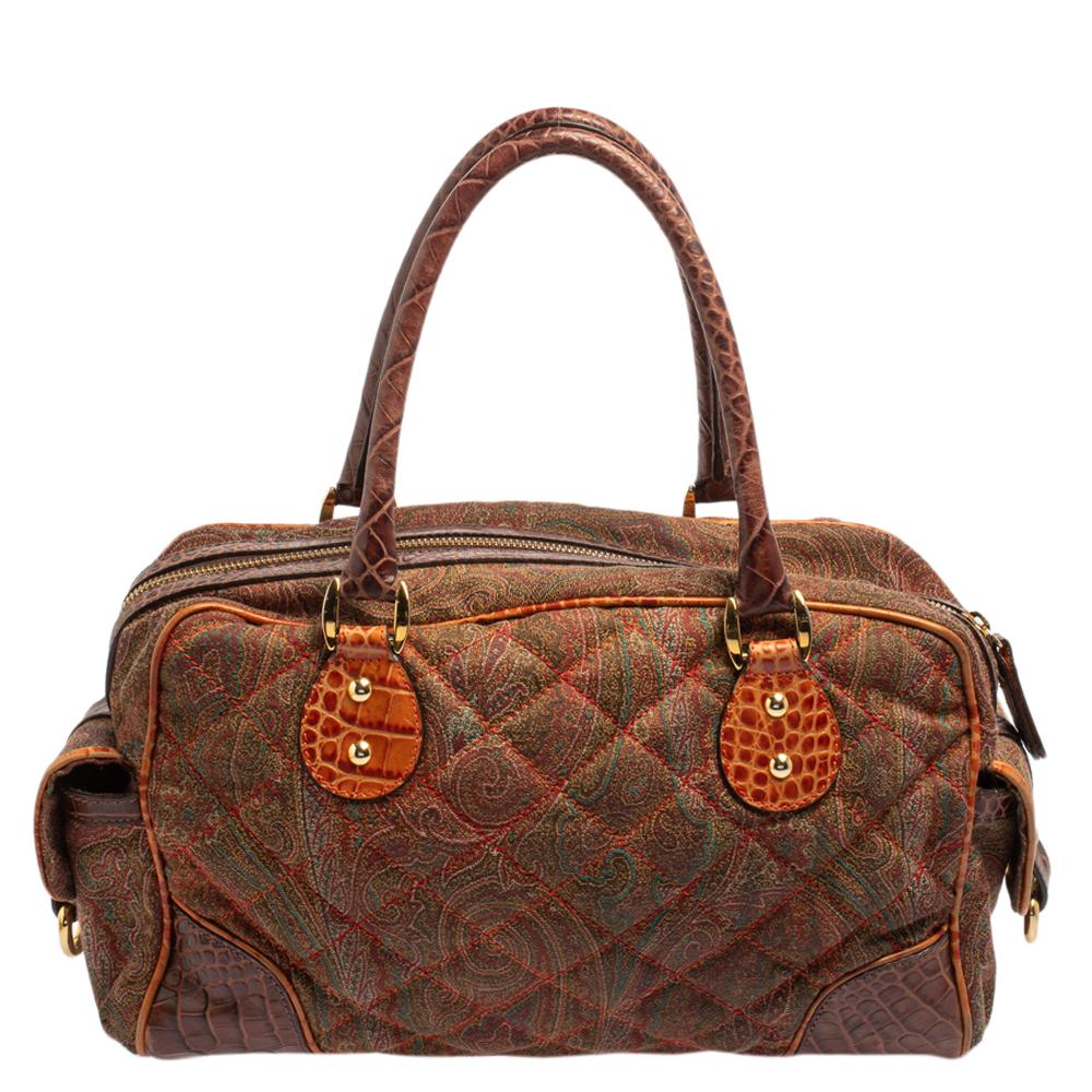 Make an awe-inspiring appearance with this fashionable Etro bag paired along with an equally stylish outfit. With interiors lined in fabric, this bag is exquisitely crafted from quilted fabric and croc-embossed leather. Adorned with signature
