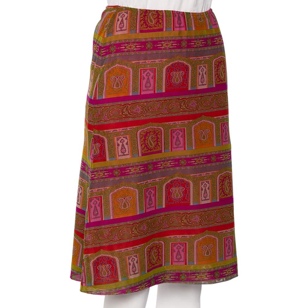 This multicolored skirt from Etro will help you outline a sophisticated look. It comes made from a paisley printed mesh into an A line silhouette.It will look great with a smart shirt and elegant shoes.