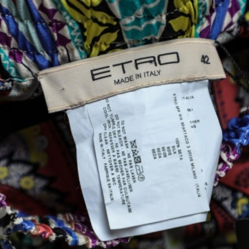 El fino arte y la silueta femenina de la falda Etro exhiben la impecable artesanía de sastrería de la marca. Está confeccionado con materiales de calidad, tiene un buen ajuste y se puede combinar fácilmente con accesorios elegantes, sandalias