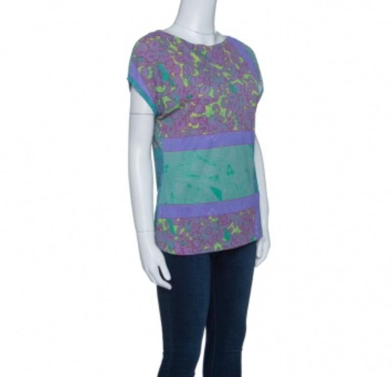 Crea un po' di charme con questo splendido top multicolore di Etro. Sfoggia una bellissima stampa paisley e presenta maniche corte. Abbinalo a dei jeans in denim per un look elegante e senza sforzo.