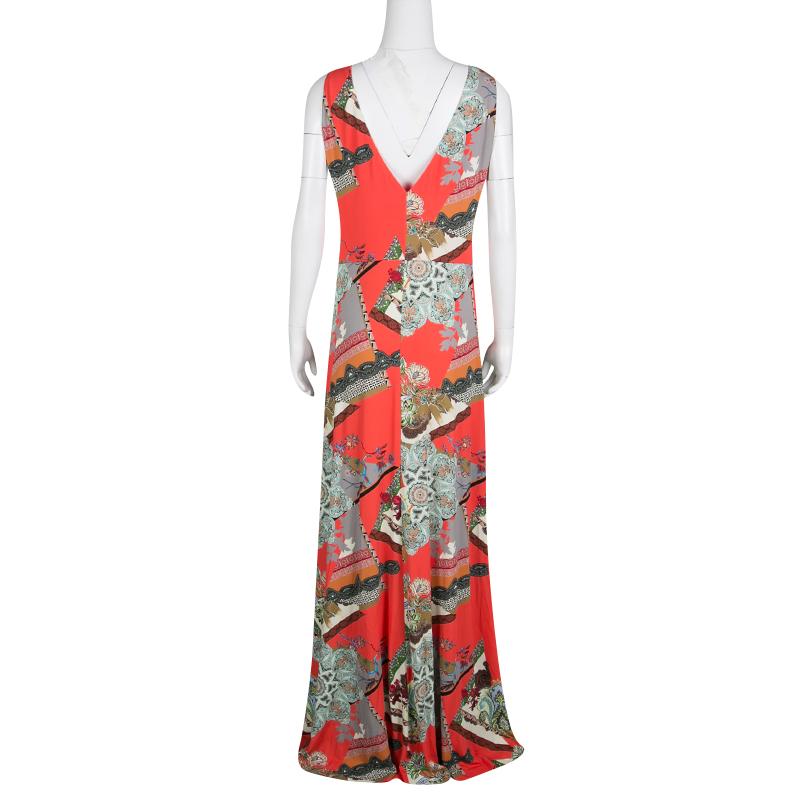 The elegant and practical appeal of this sleeveless dress from Etro makes it a pleasant choice for your evening looks. It is graced with a fabulous silhouette featuring a multicolored printed design all over. Exuding a diva-like feel, this dress can