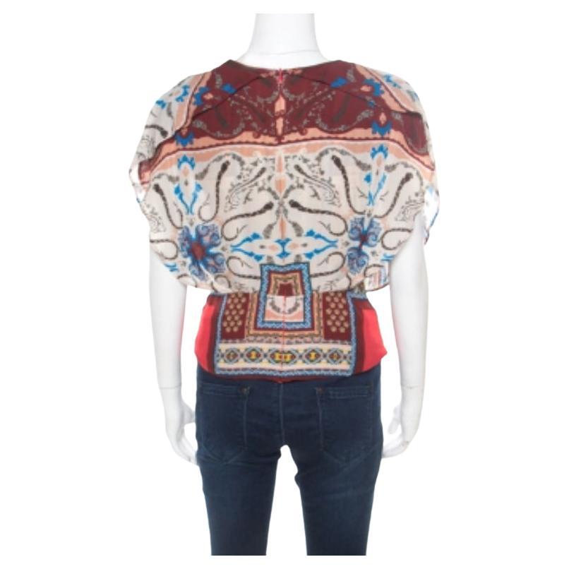 Il top blouson stampato di Etro abbraccia un look boho-chic. Il top multicolore è finemente confezionato in seta per aumentare il tuo comfort e il tuo stile, e presenta dettagli arricciati e una cerniera posteriore. Questo top è un must-have.