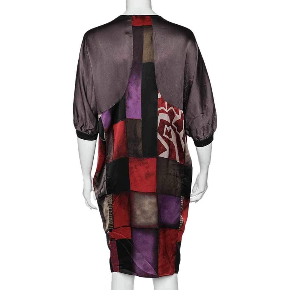 The House of Etro is known to create fascinating designs like this dress that will leave you looking classy and elegant no matter what. This shift dress from Etro is tailored using multicolored printed silk and features an oversized fit and a