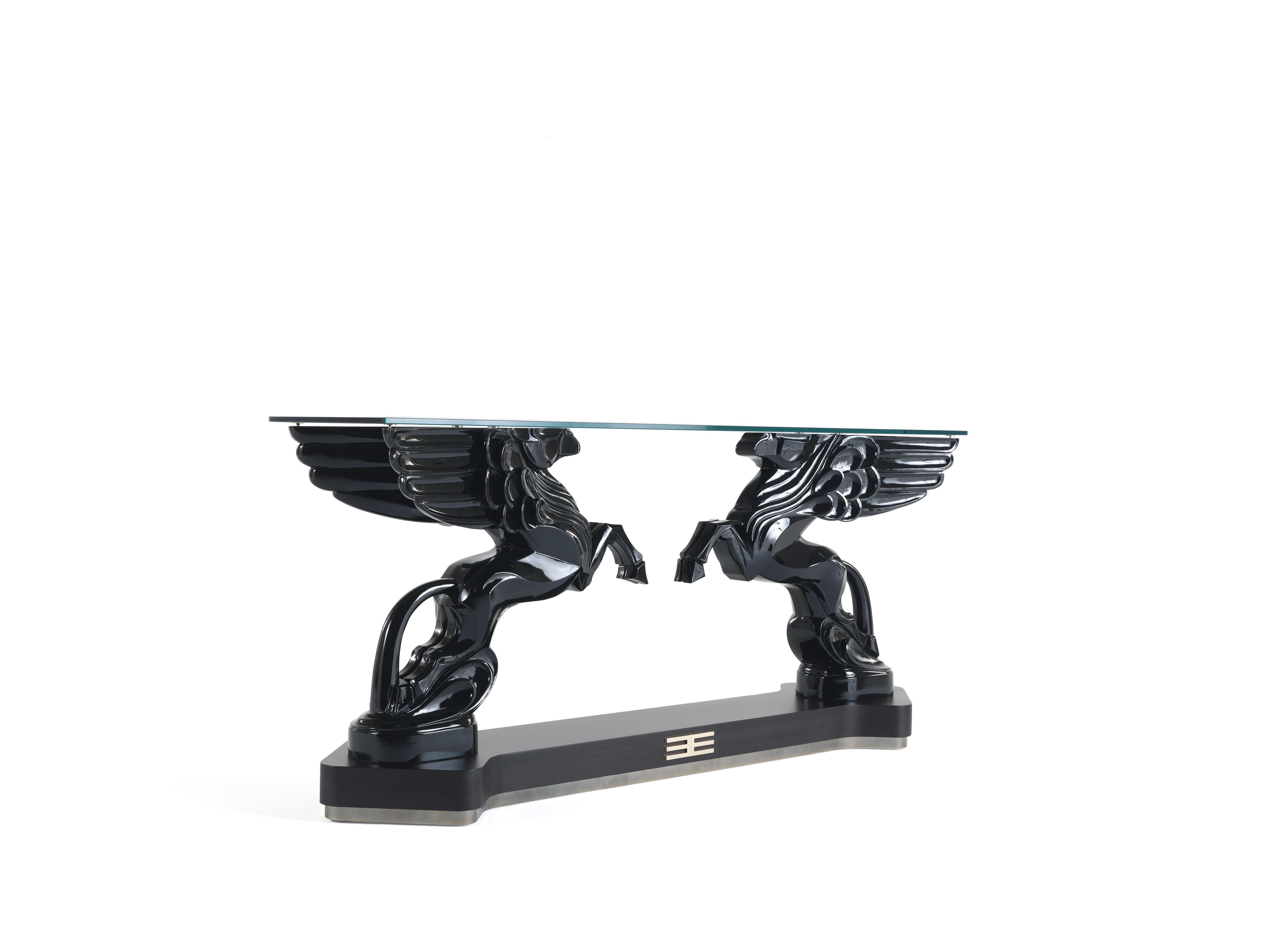 Mythology meets design in Mythos console, a scenographic piece of furniture whose main protagonist is the most famous among the winged horses, Pegasus, he heraldic figure symbol of the Etro brand. Facing each other in a dynamic position and resting