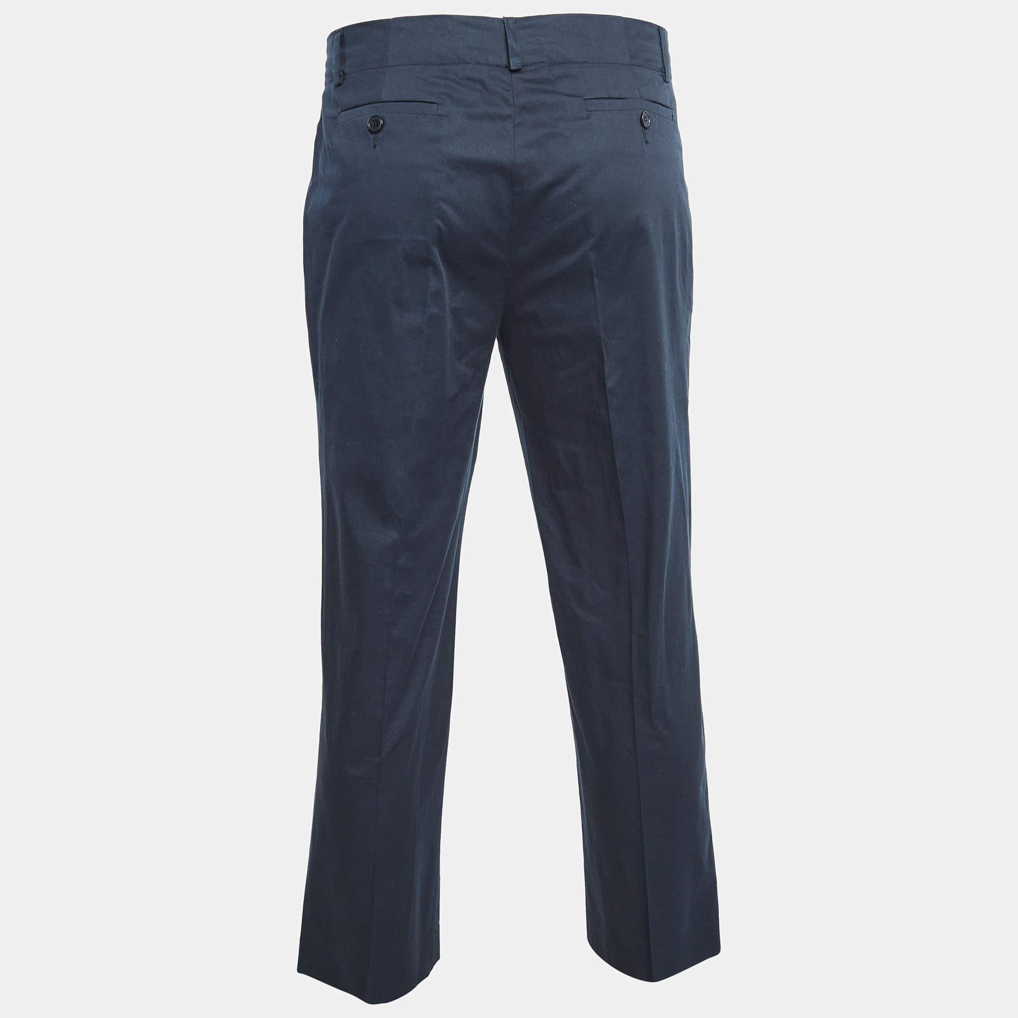 Etro makes looking good easy courtesy of these navy blue pants for men. Tailored using cotton this is a pair to feel great in.