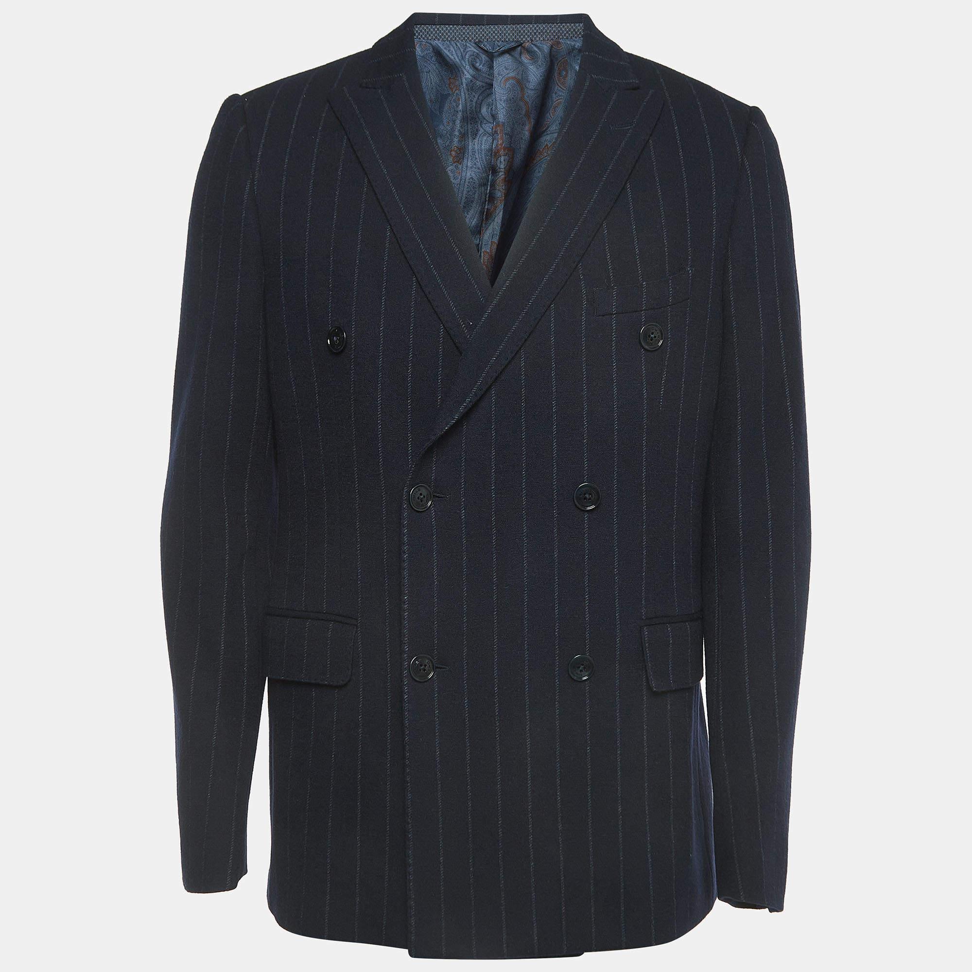 The navy blue shade and the smart shape make this Etro wool blazer for men a covetable piece. It has long sleeves and a double-breasted front closure. Wear this one for a refined look.

