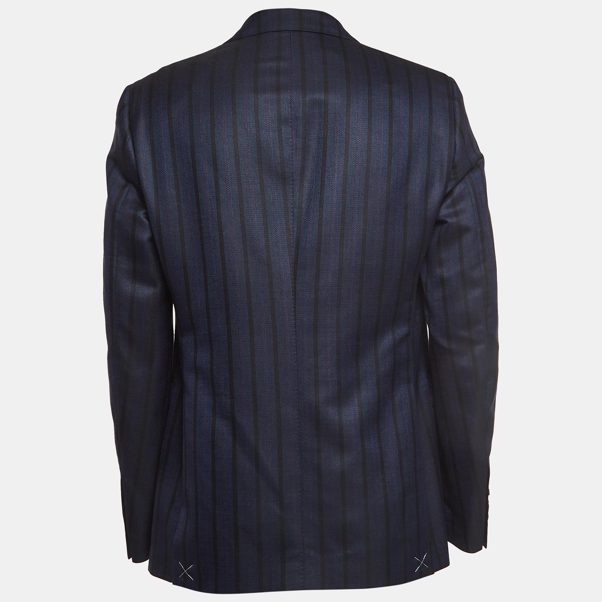 This blazer brings you both class and luxury as you wear it. It is highlighted with long sleeves and classic details, thus granting a polished, formal finish.

Includes
extra button, The Luxury Closet Packaging, Price Tag