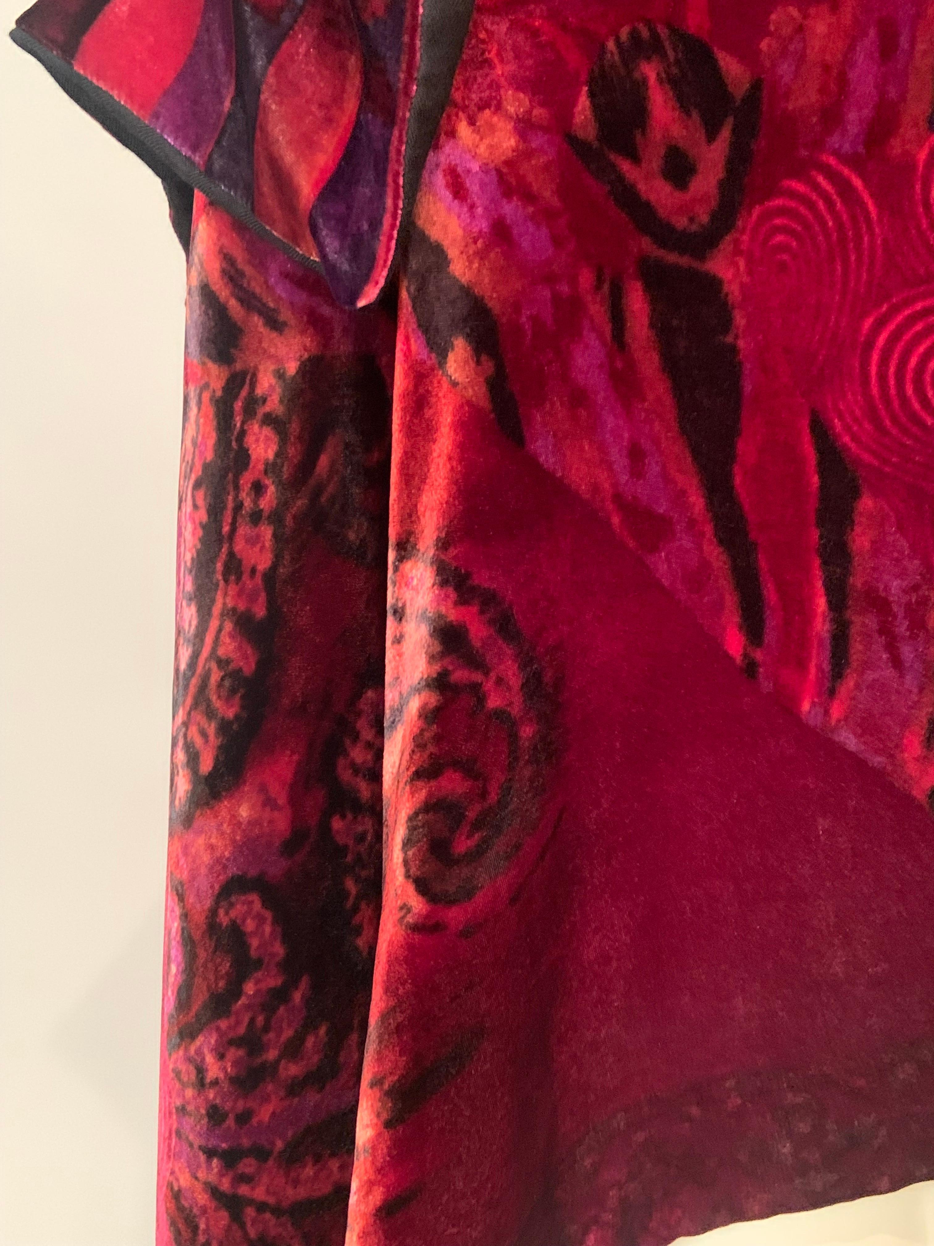 Etro Paisley Pattern Silk Velvet Shawl Reversing to a Black Cashmere Shawl For Sale 8